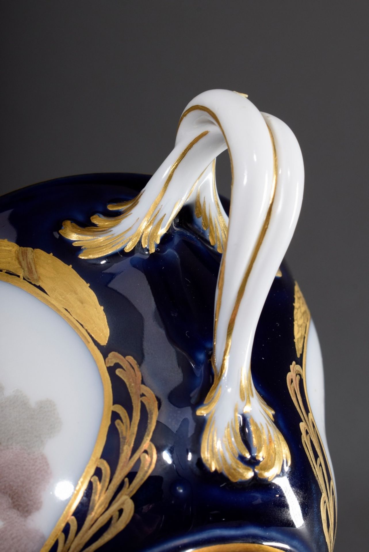 Meissen Trembleuse Tasse mit lupenfeiner Malerei | Meissen Trembleuse cup with flawless painting in - Bild 12 aus 15