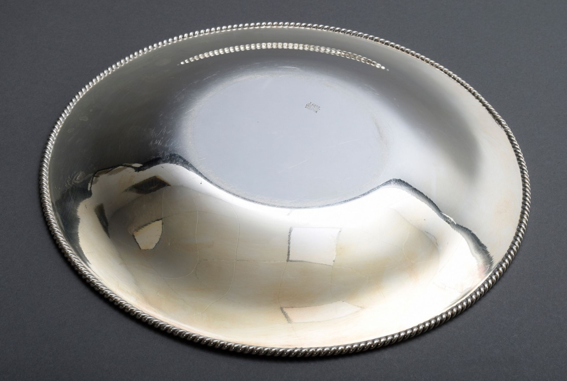 Schlichter Teller mit Kordelrand, Wilkens, Silber | Plain plate with cord rim, Wilkens, silver 800 - Bild 2 aus 3