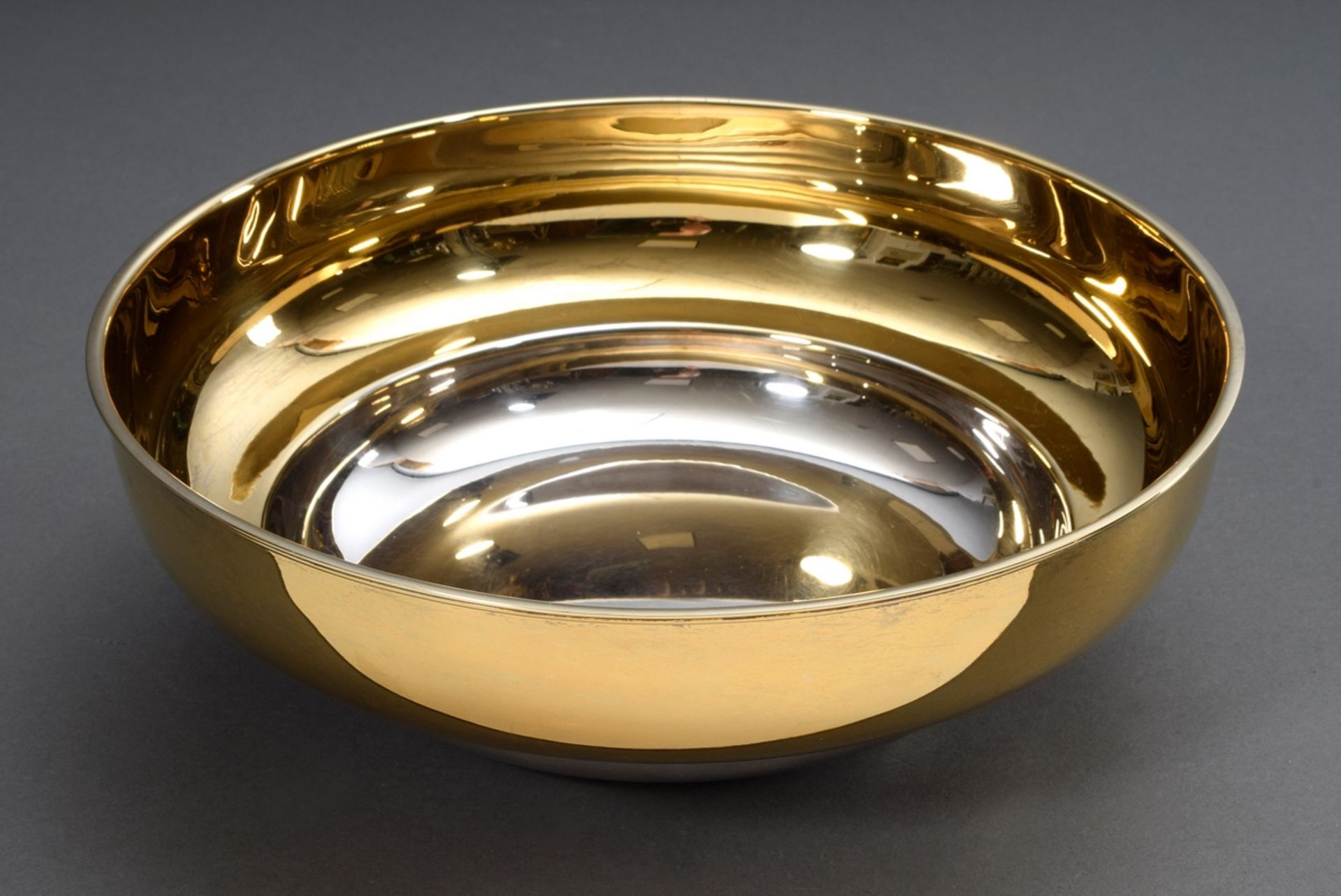 Moderne gestufte Schale mit partiell vergoldetem | Modern stepped bowl with partially gilded body,