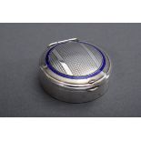 Rundes Döschen mit royalblau emailliertem Band, | Round box with royal blue enamelled band, silver