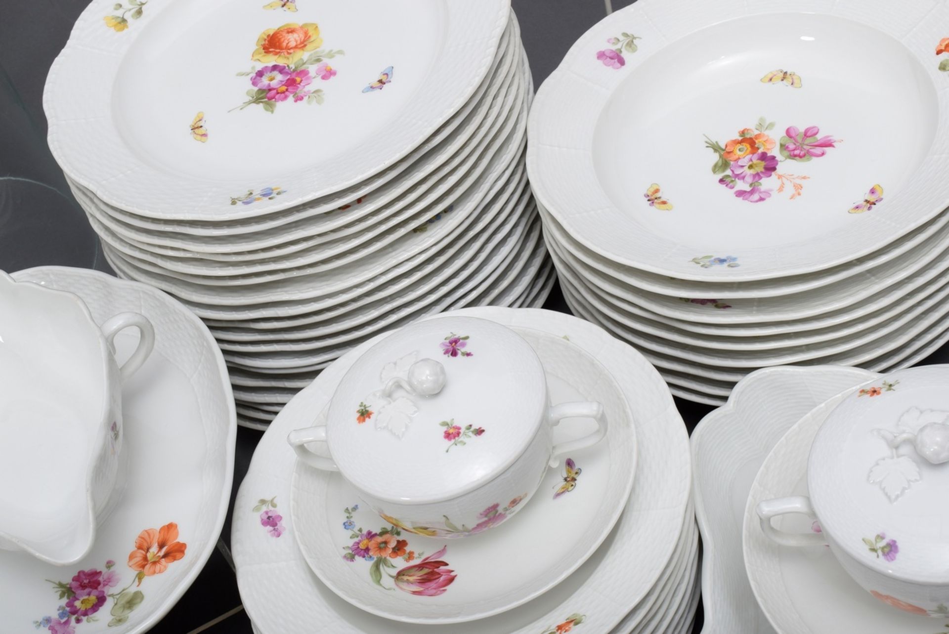 122 Teile KPM "Osier" Speiseservice "Blumen und | 122 pieces KPM "Osier" dinner service "Flowers a - Bild 13 aus 20