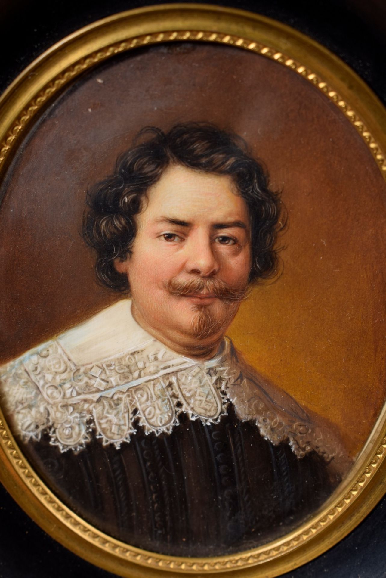 Feine gemalte Miniatur "Portrait eines Holländers mit breitem Spitzenkragen", Gouache/Elfenbein, 18 - Bild 2 aus 3