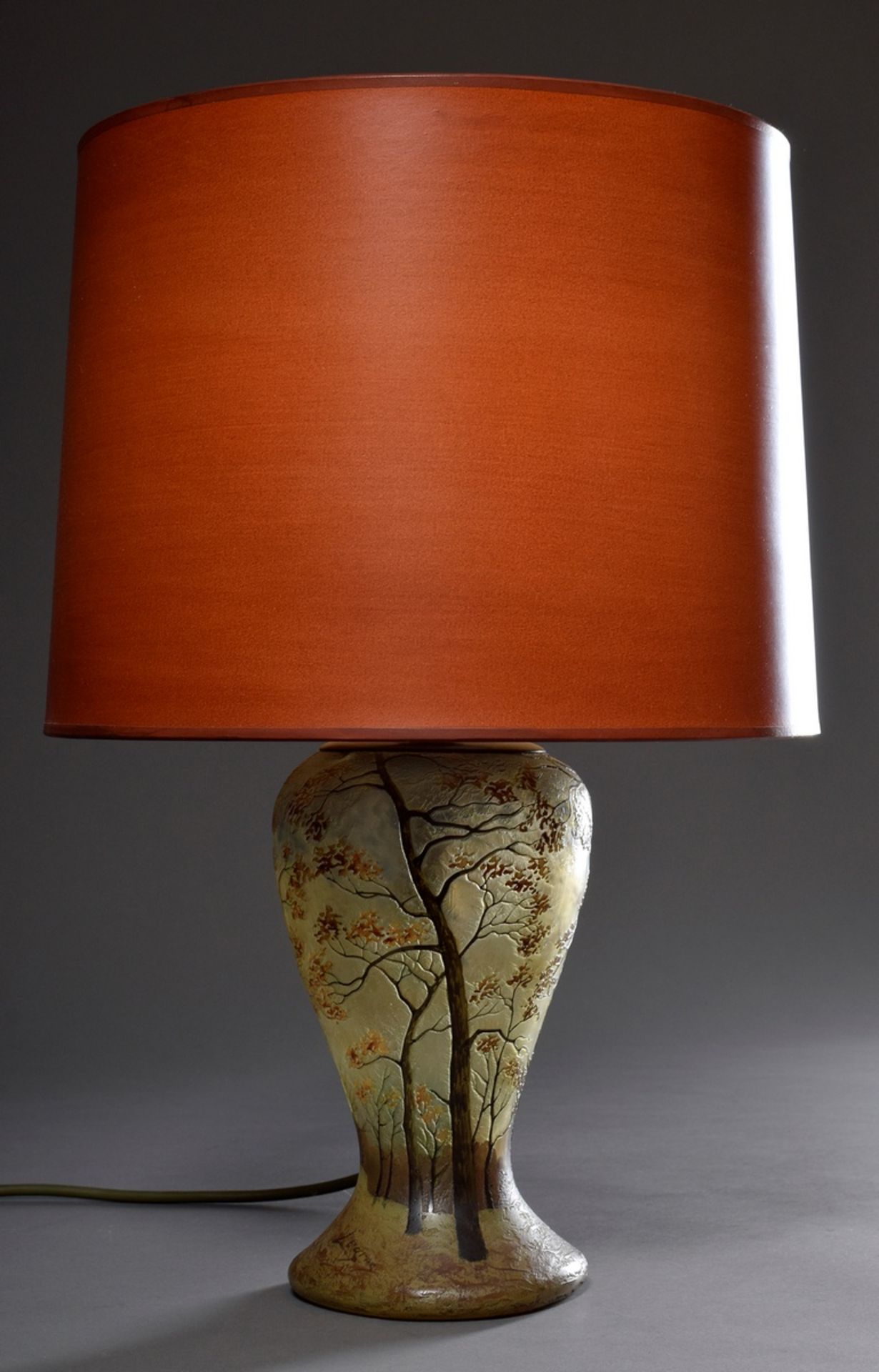 Jugendstil Überfangglas Lampe "Herbstbäume" mit Original Montierung, sign. Legras, H. 47,5cm, Halte