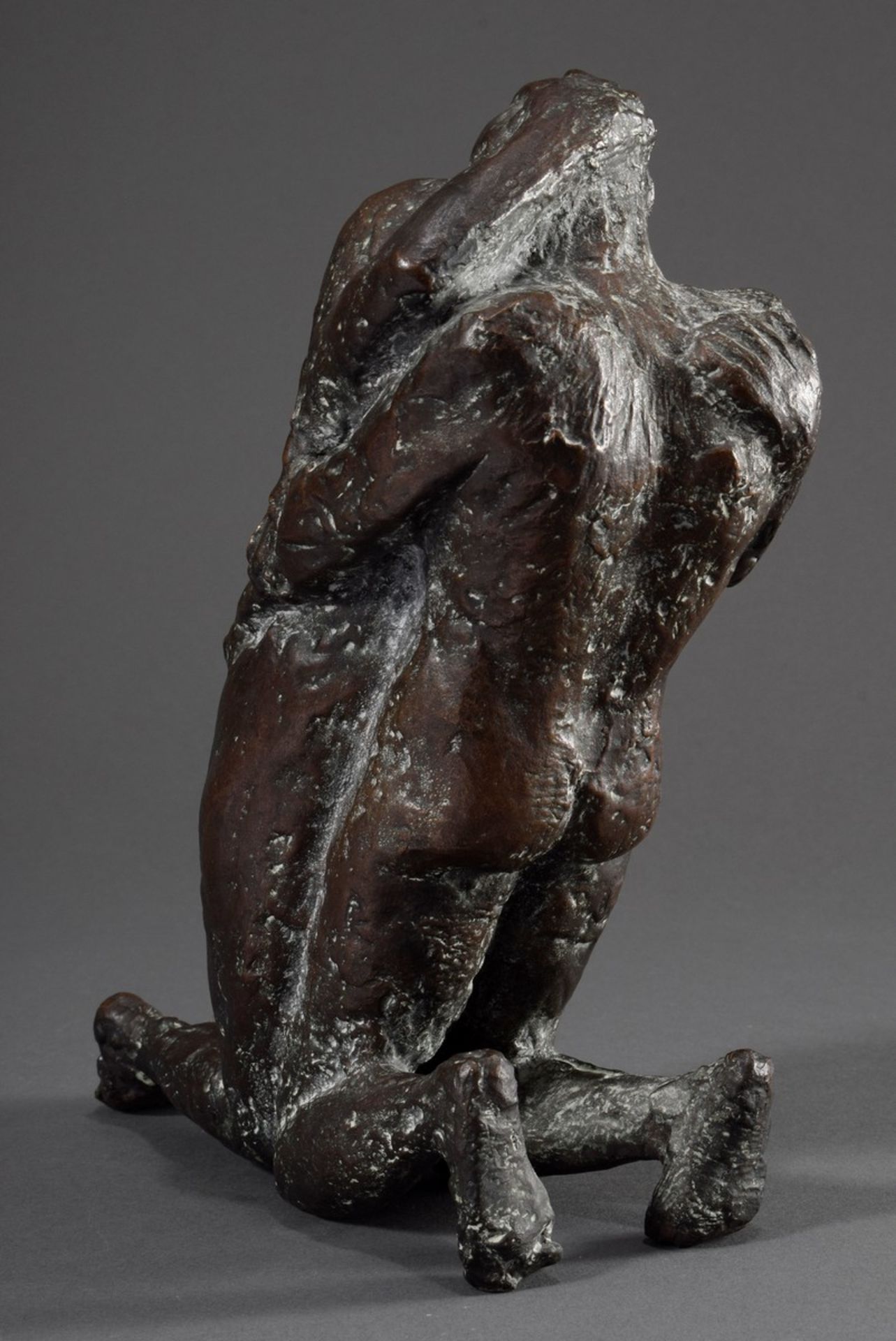 Cremer, Fritz (1906-1993) "Liebespaar", Bronze patiniert, monogr., num. 3/6, Guss: Seiler, H. 24cm, - Bild 3 aus 7