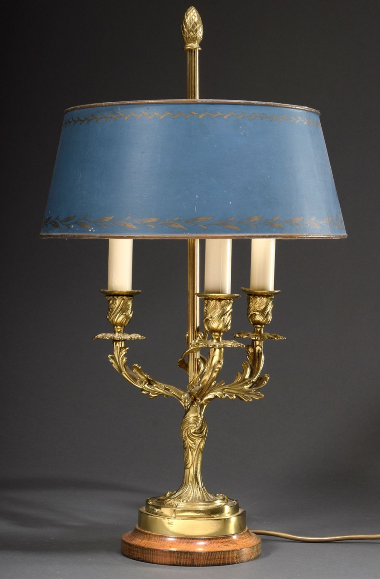 Vergoldete Bronze Lampe "Bouillotte" im Rokoko Stil mit grün gefasstem Metallschirm, H.61cm