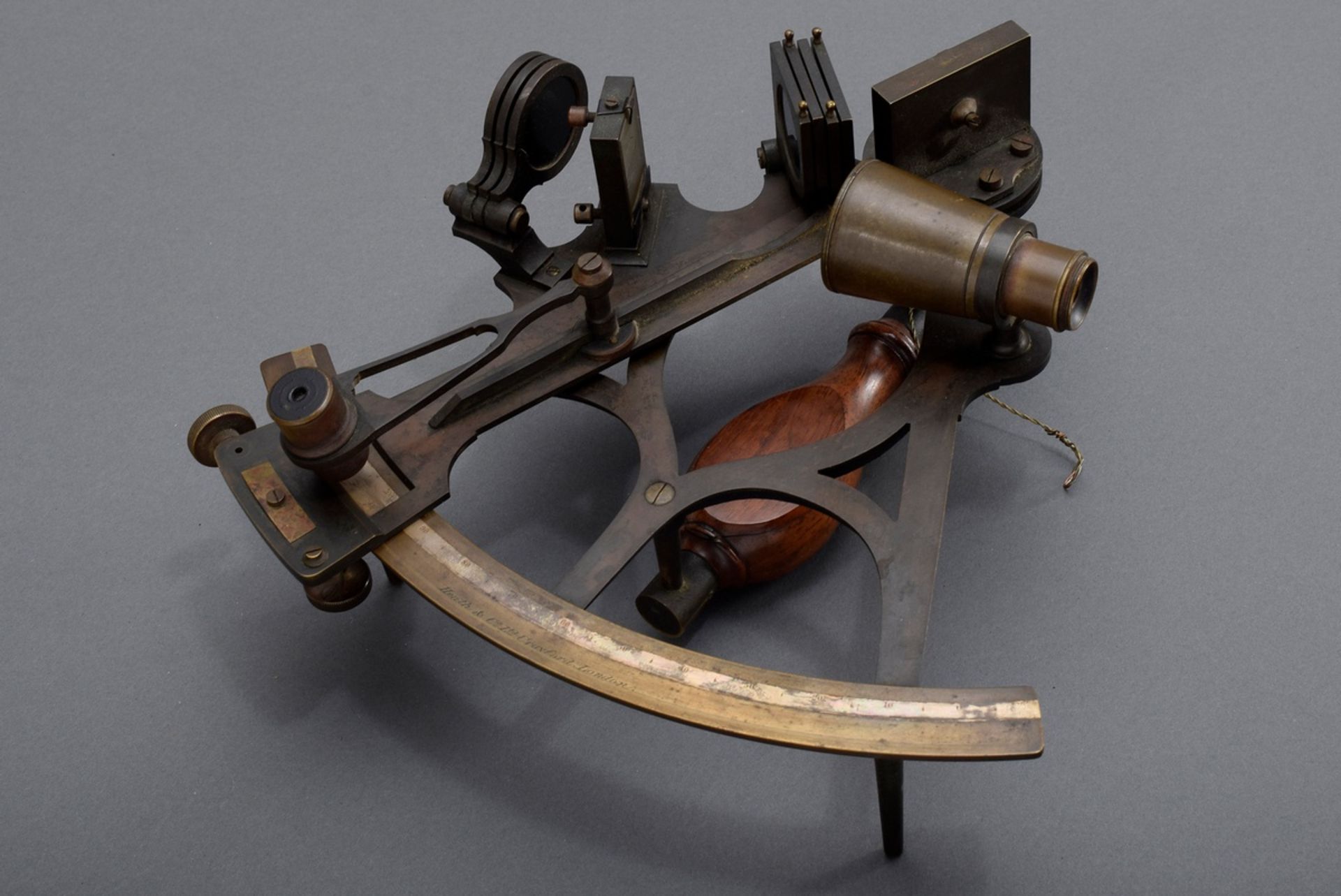 Englischer Marine Sextant, Ebenholz/Messing, Herst. „Heath & Co. Ltd. Crayford London“, Ende 19.Jh.