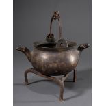 Bronze Lavabo-Wasserkessel mit zwei Fabeltier-Ausgüssen und Eisen Klapphenkel, wohl 15./16.Jh., H.