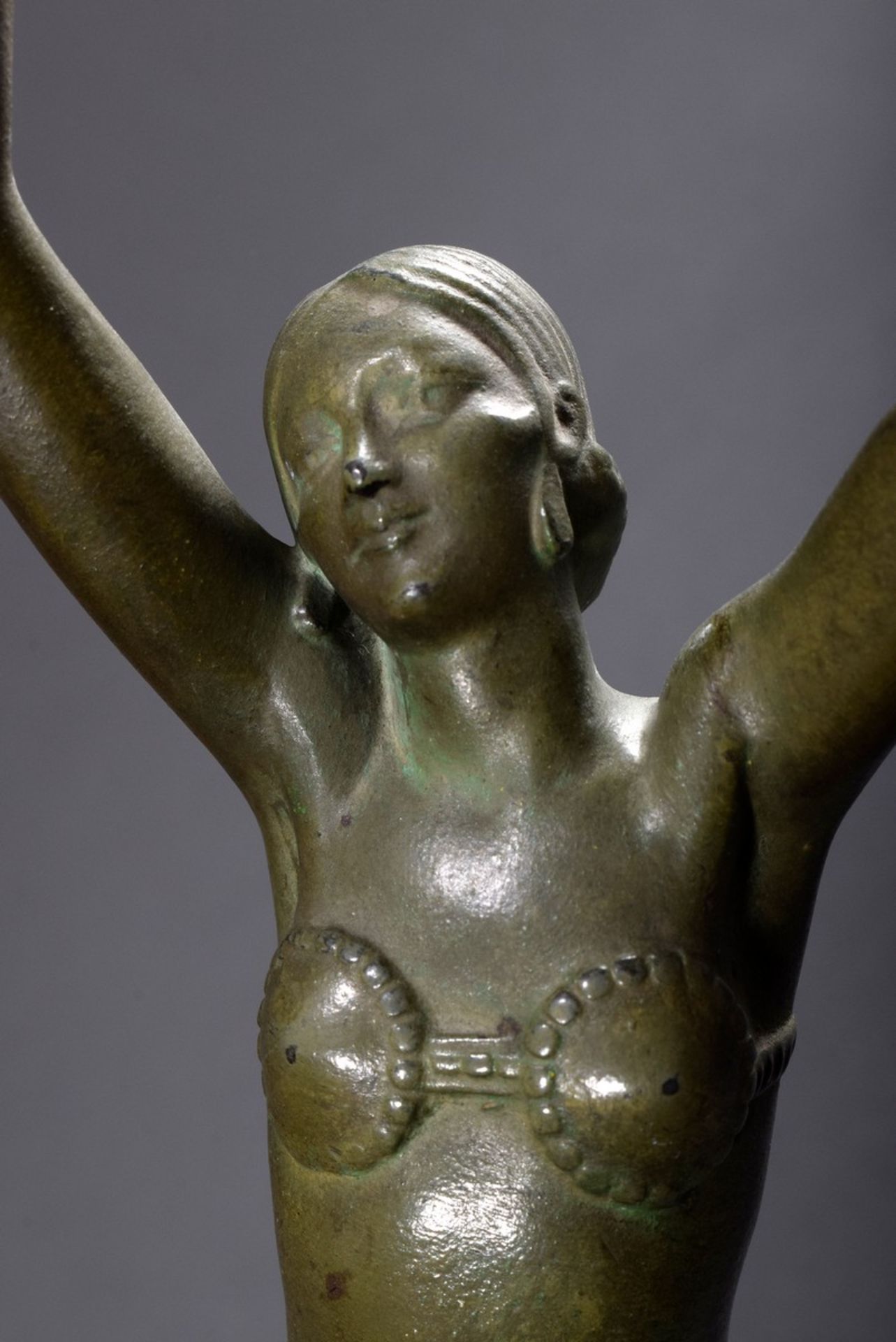 Charles, Laurent (?) "Art Deco Tänzerin", Bronze grün patiniert, Marmorsockel sign., H. 30/36,5cm,  - Bild 7 aus 8