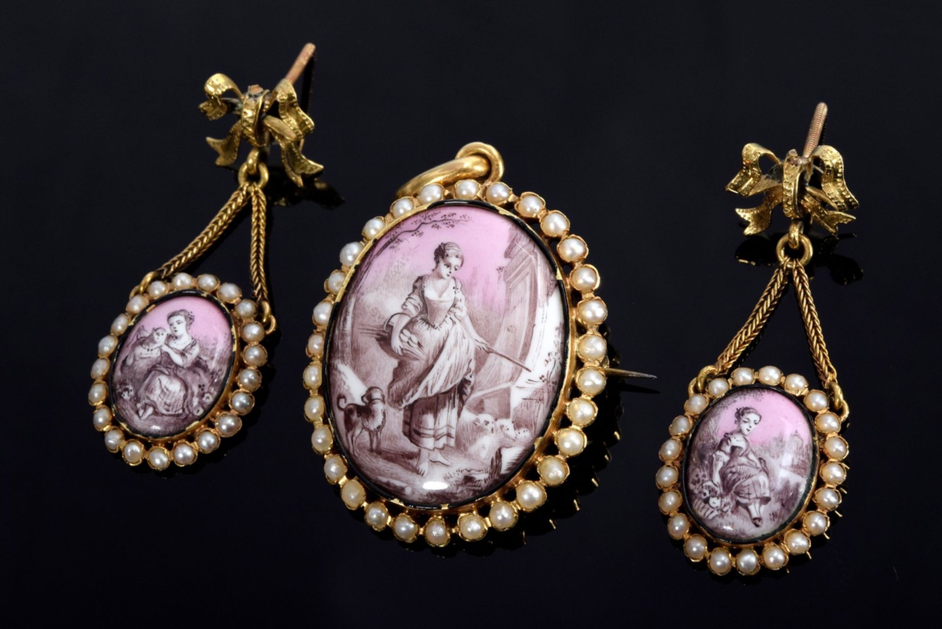 3 Teile GG 750 Demiparure im Louis XVI Stil mit Emaillemedaillons "Schäferszenen" in Grisaillemaler