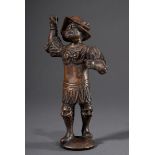 Bronze Figur "Landsknecht mit erhobenem Arm", wohl Leuchter Fragment, 16.Jh., H. 18,5cm, etw. defek