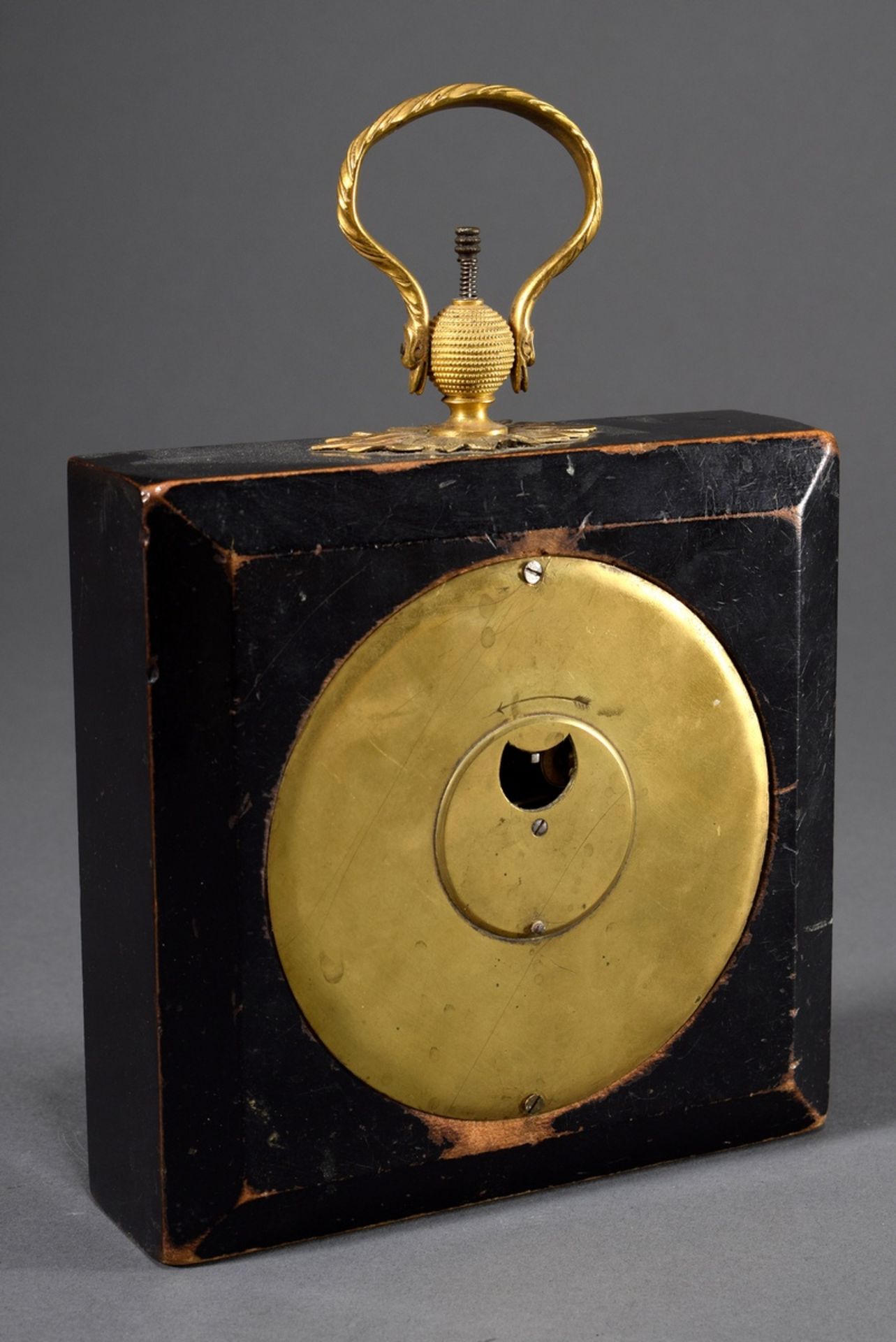 Offiziers-Reiseuhr in Original Kasten, ebonisiertes Holzgehäuse mit feuervergoldetem Guilloche Ziff - Bild 2 aus 7