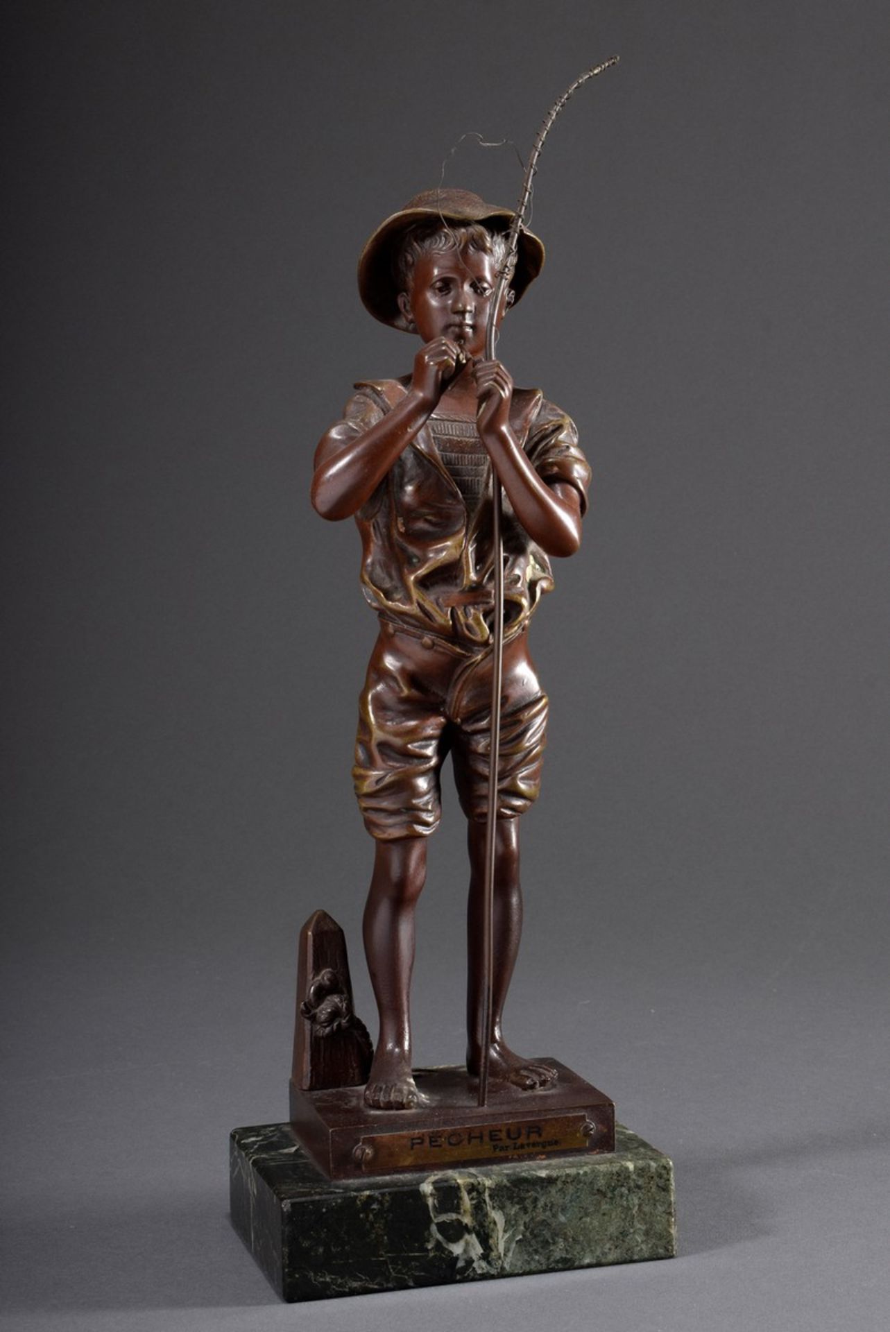 Lavergne, Adolphe Jean (1863-1928), "Pecheur", Bronze braun patiniert, sign., auf Marmorsockel, H. 