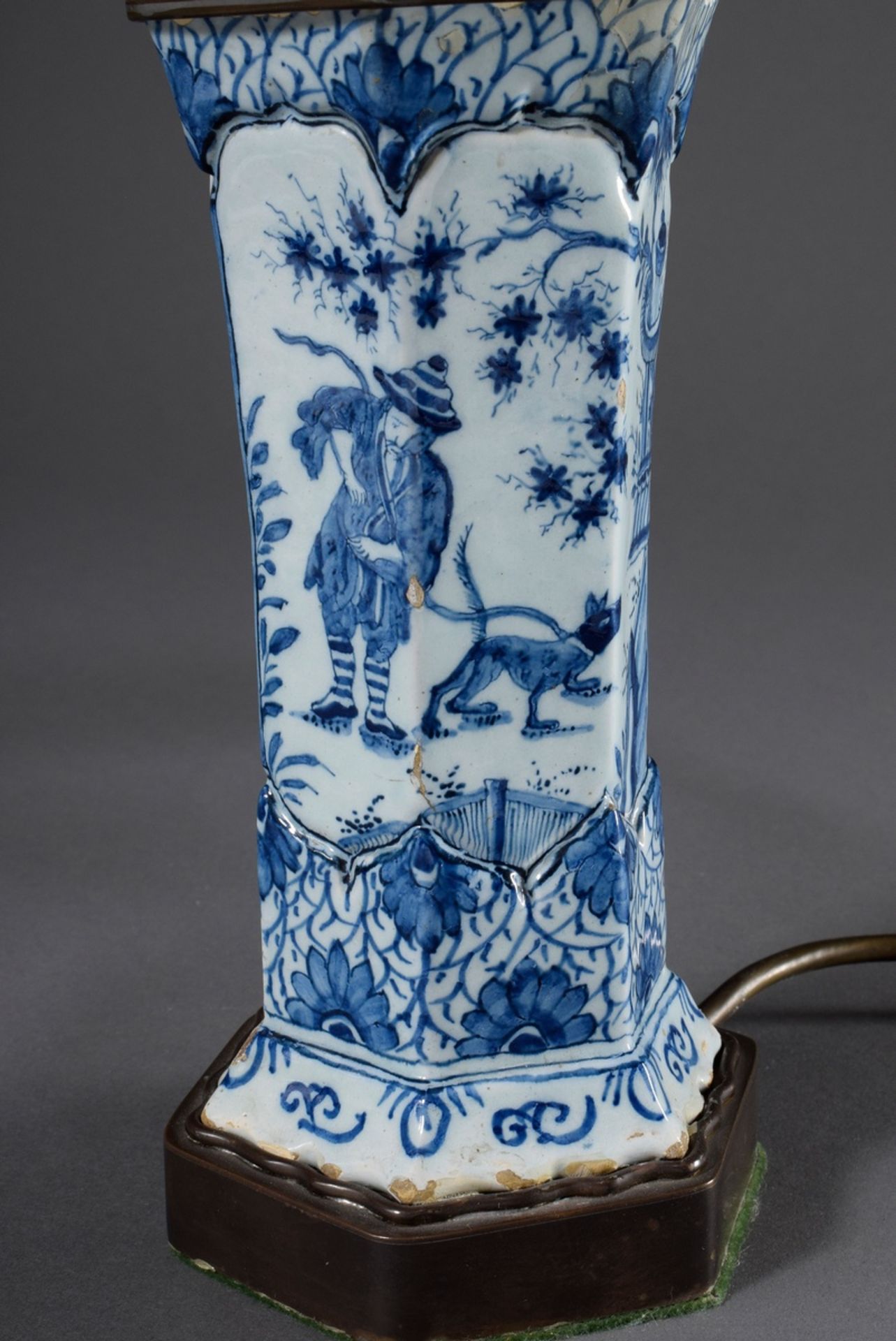 Sechseckige Delfter Fayence Vase mit Blaumalerei Chinoiseriedekor "Mann mit Hund vor Pagode", 18.Jh - Bild 2 aus 7