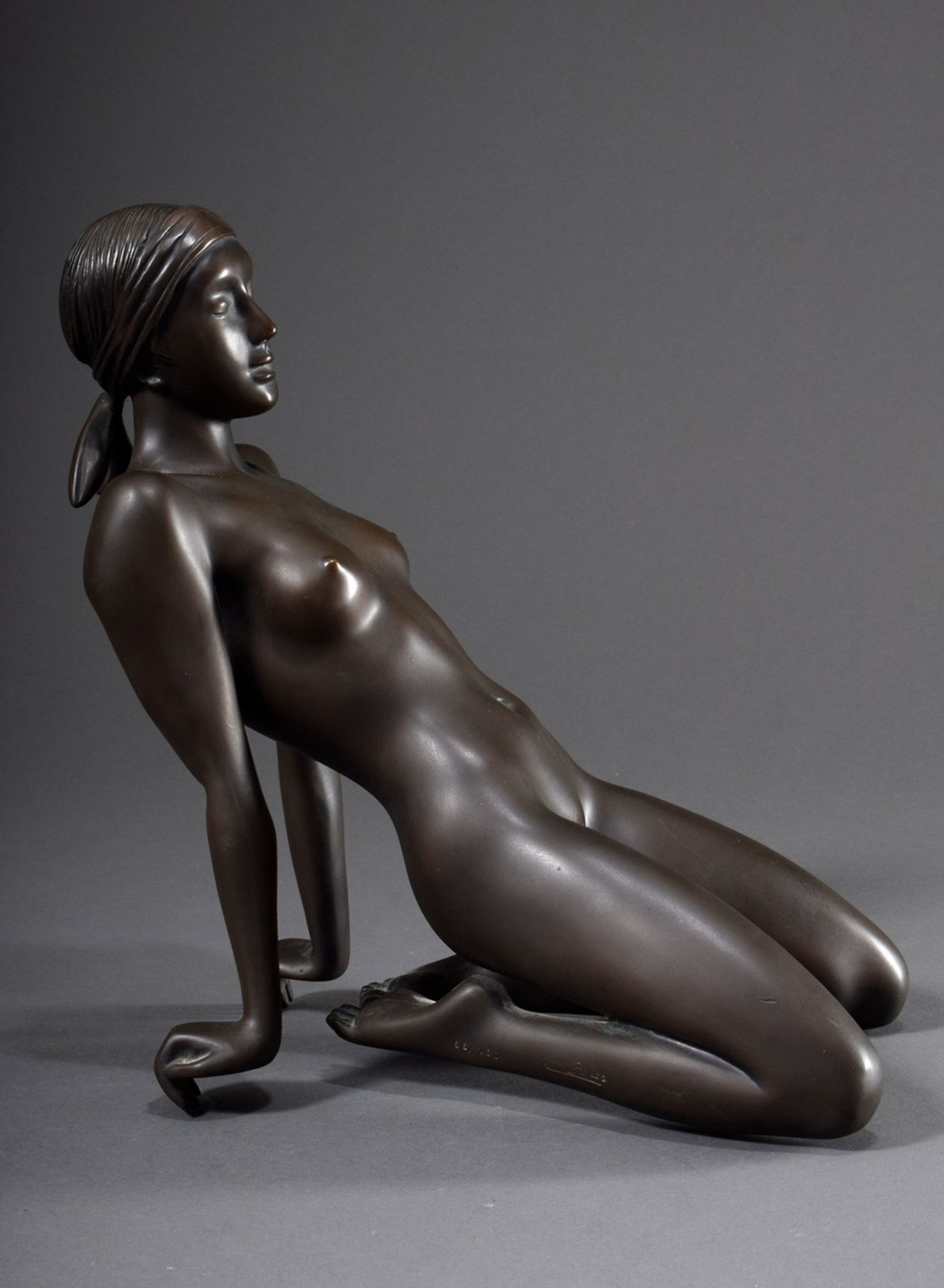 Breker, Arno (1900-1991), "In Erwartung", Bronze 66/150, sign./num., Guss: Venturi arte, 30x17x26cm - Bild 4 aus 7