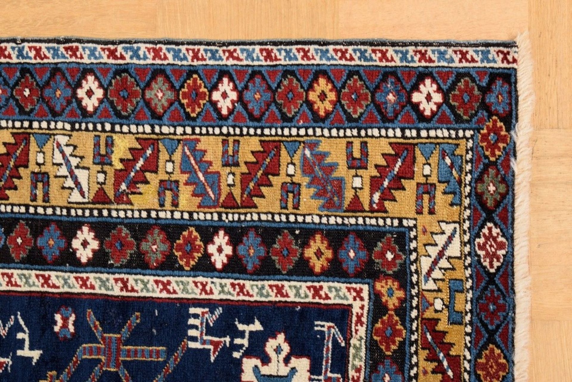 Attractive Karagashli with a great richness of motifs in beautiful colors: in the beautifully drawn - Image 3 of 4