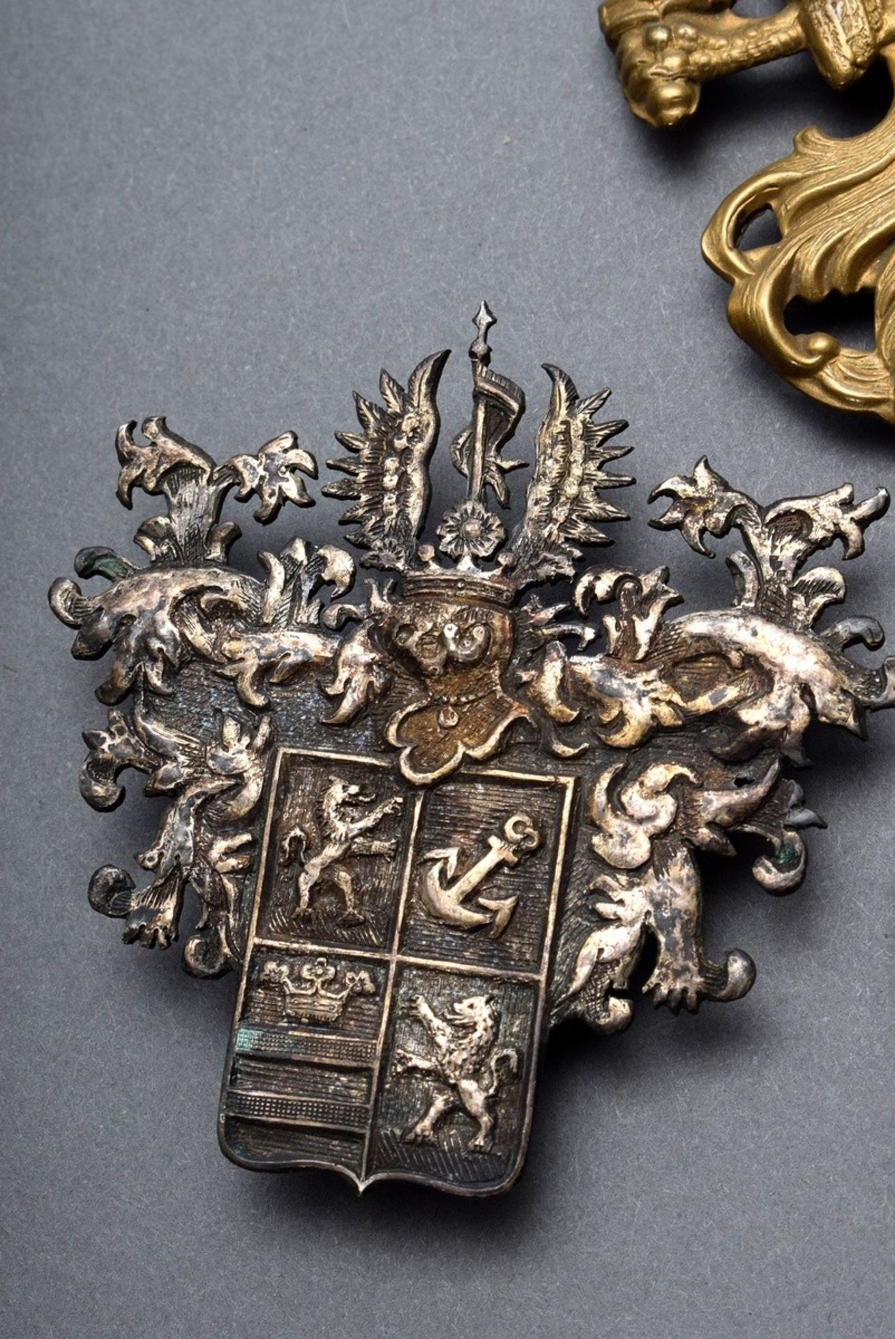 3 Diverse Abzeichen/Plaketten "Wappen Habsburg-Lothringen mit Monogramm FJI" (12x9cm), "Wappen Köni - Bild 3 aus 5