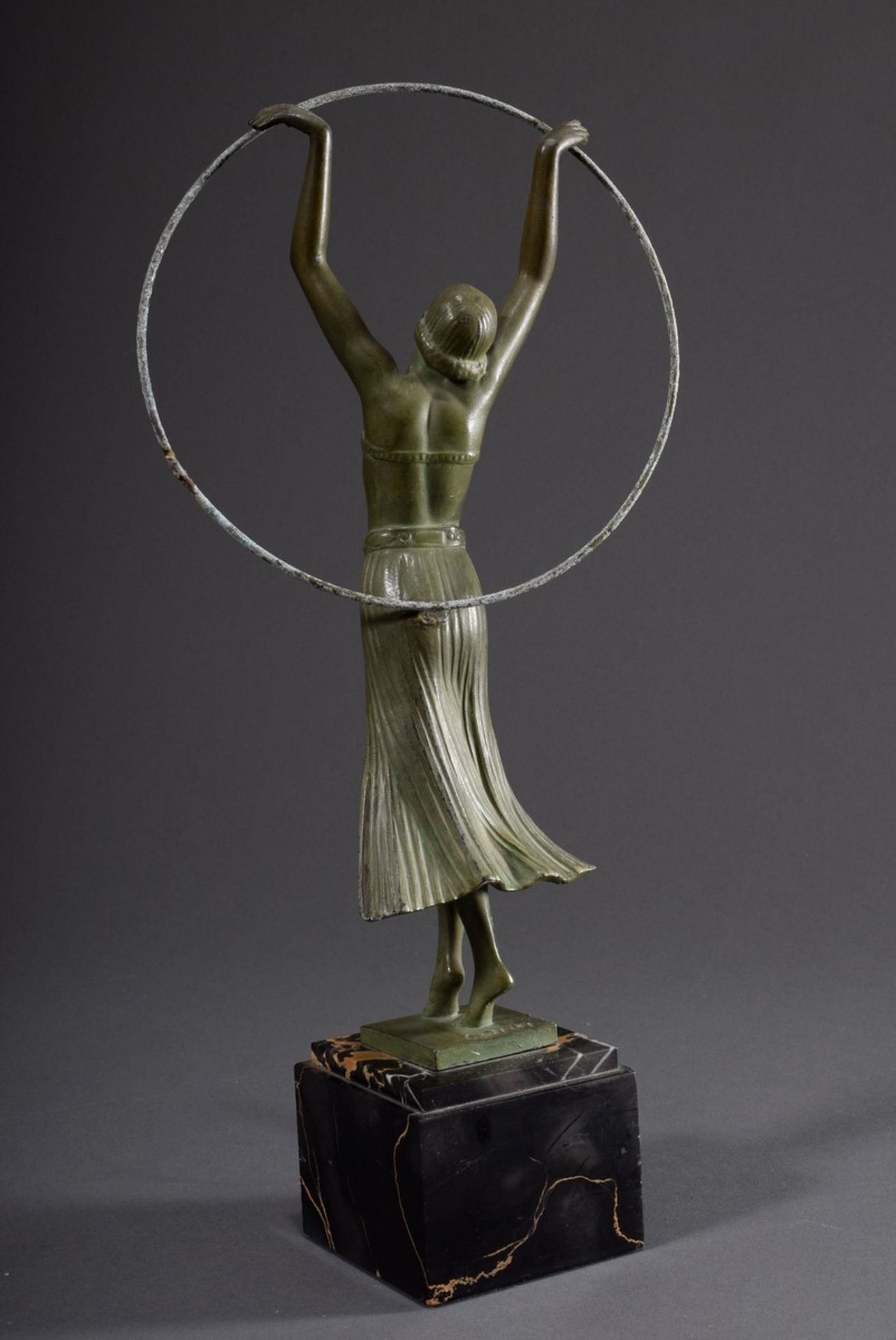 Charles, Laurent (?) "Art Deco Tänzerin", Bronze grün patiniert, Marmorsockel sign., H. 30/36,5cm,  - Bild 2 aus 8