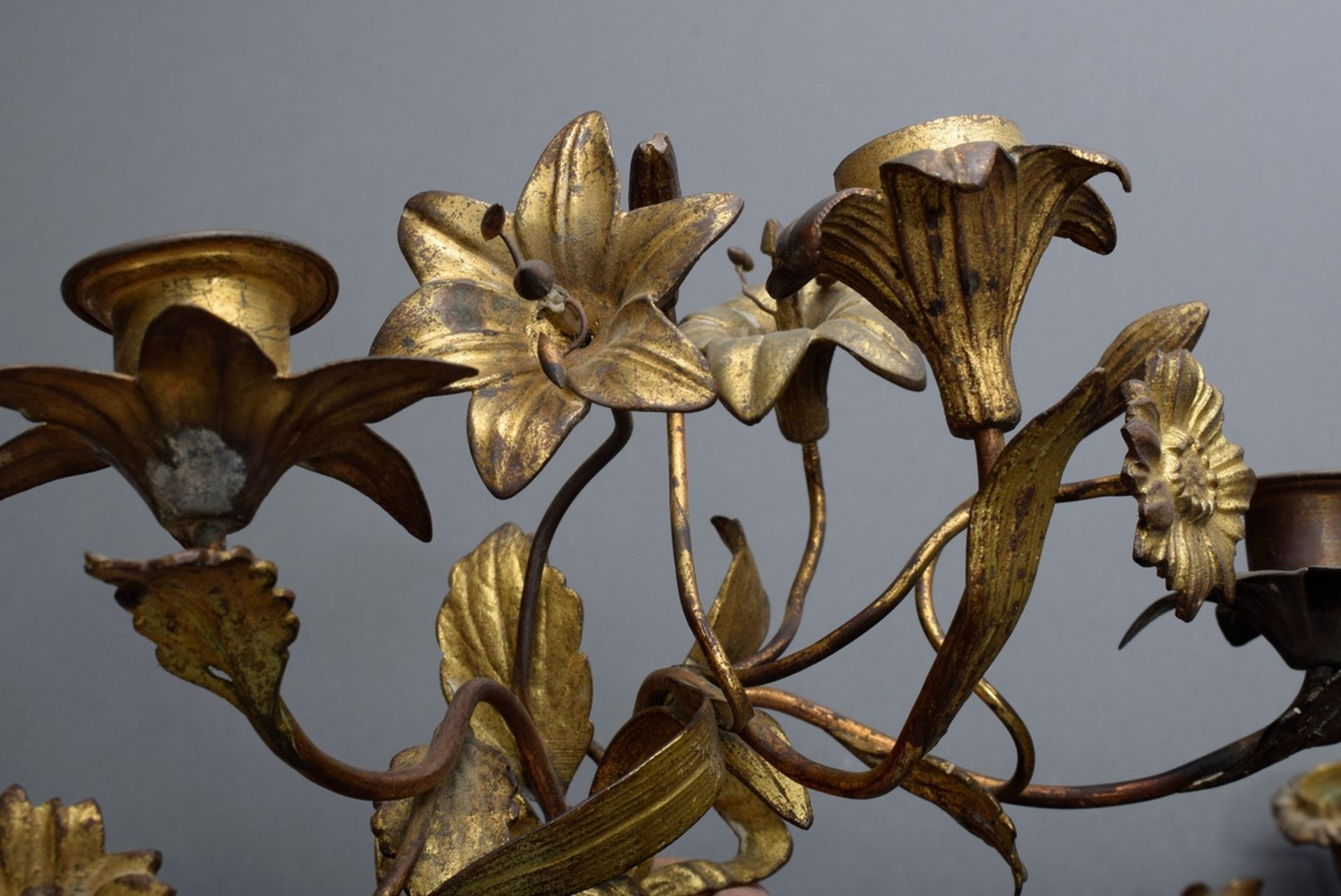Paar vergoldete Bronze Wandarme "Blumensträuße mit Schleife", 3flammig, ehem. elektrifiziert, 18x27 - Bild 5 aus 6
