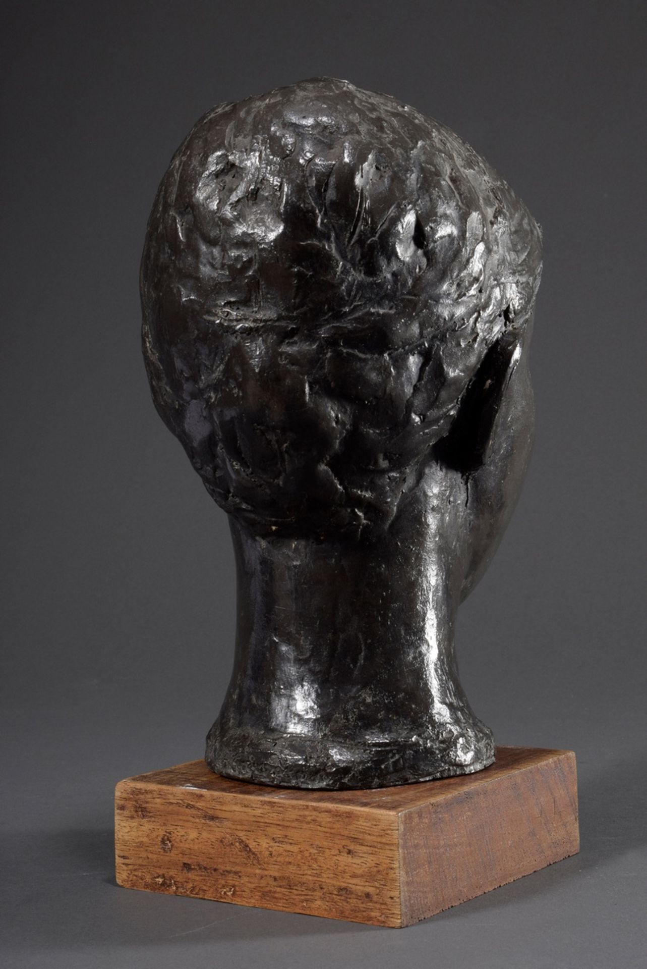 Salomon, Guy (1934-2007) "Weiblicher Kopf", Blei/Gips, sign., auf Holz Sockel, H. 30/33,5cm - Bild 3 aus 7