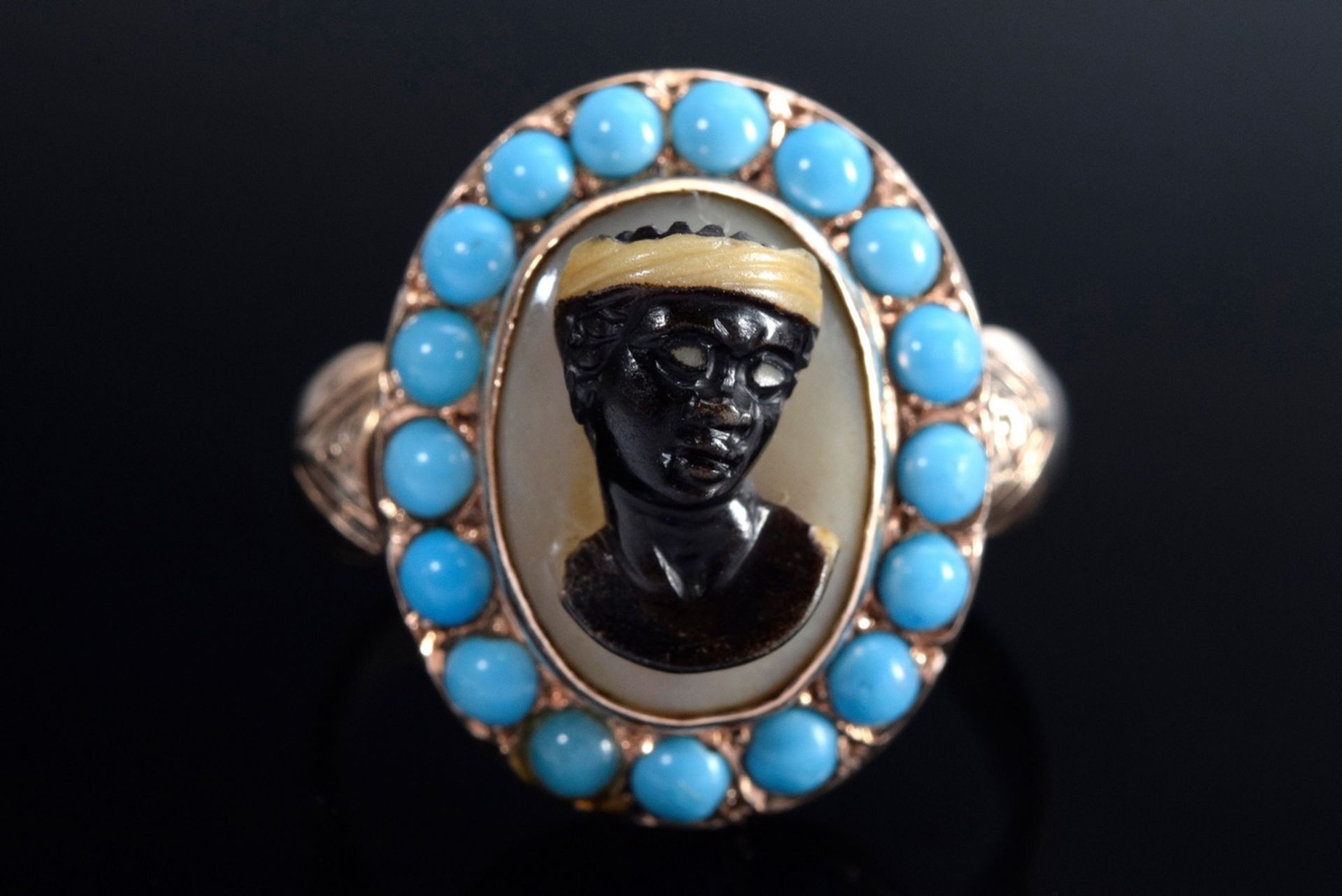 RG 585 Ring mit figürlicher Achatgemme in Türkis Lunette, wohl Venedig um 1820, 4,1g, Gr. 52