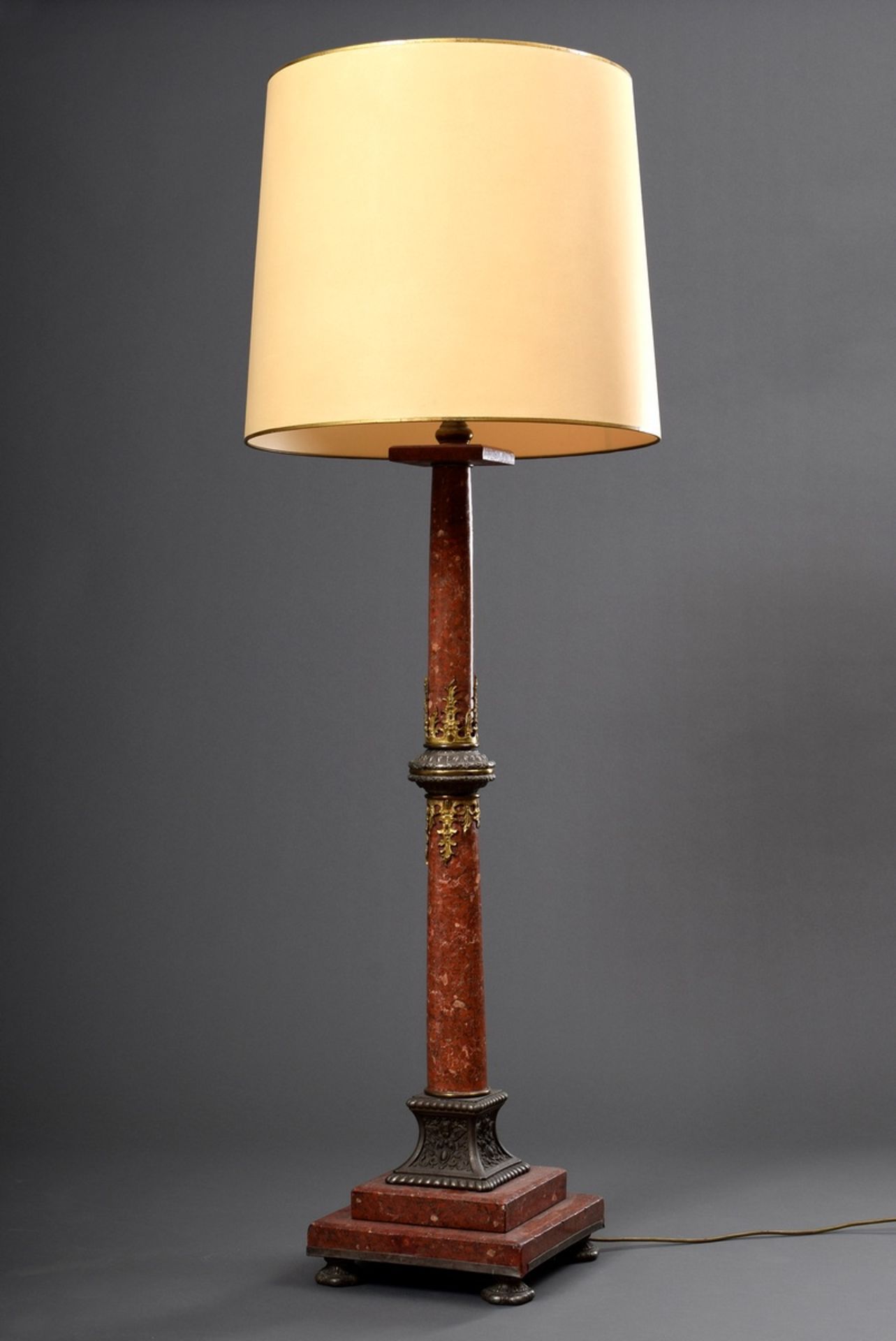 Rote Marmor Stehlampe mit ornamentalen Messingbeschlag, H. ehem. Slg. Charles Crodel (1894-1973)/Mn - Bild 2 aus 7