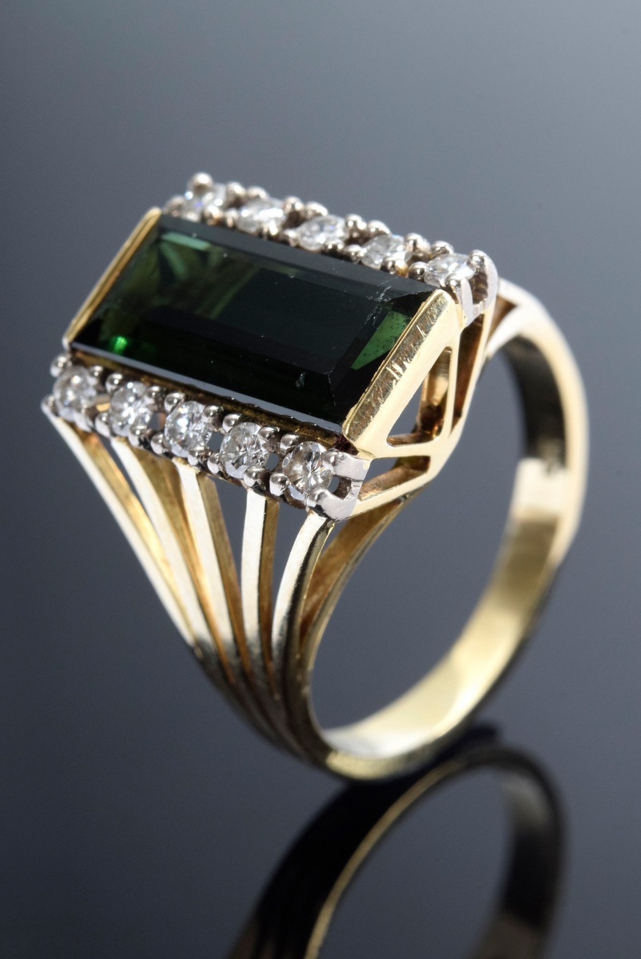 GG 585 Midcentury Ring mit grünem Turmalin und Brillanten (zus. ca. 0.30ct/SI/TCR), 6,5g, Gr. 51, T