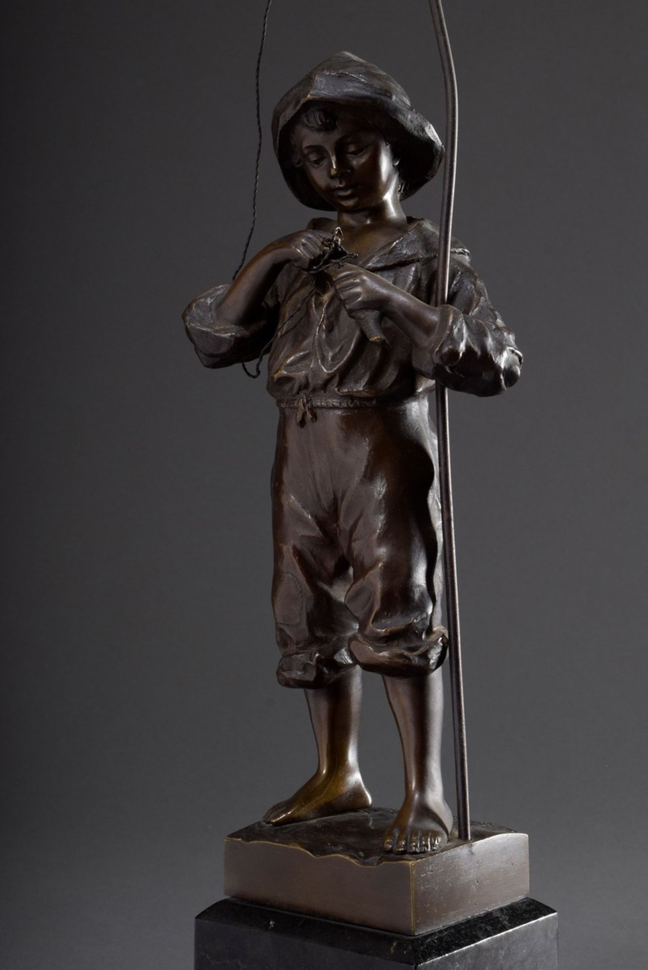 Schmidt-Felling, Julius Paul (1835-1920) "Junger Angler mit Fisch", Bronze dunkel patiniert, sign., - Bild 3 aus 8