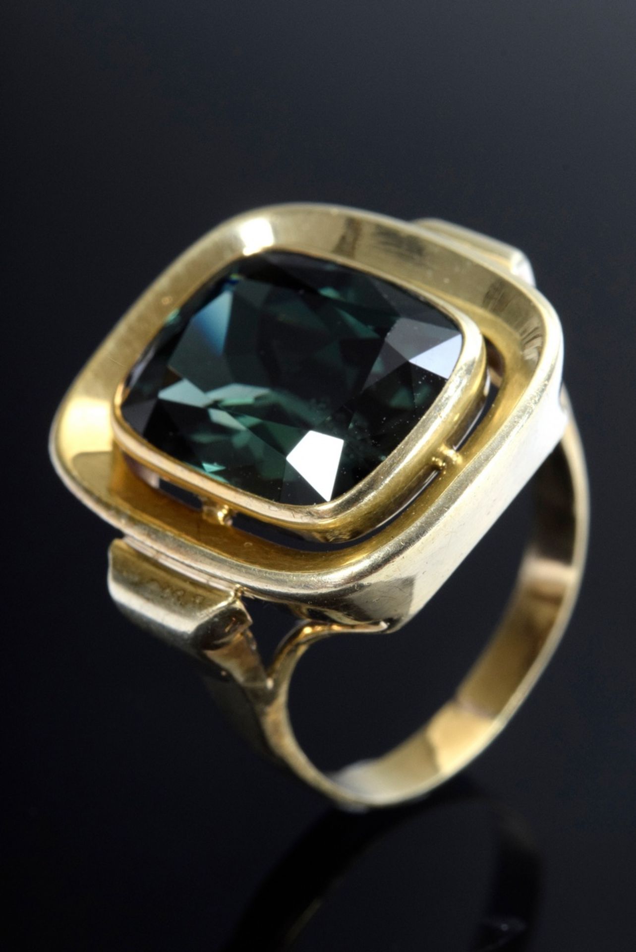 Handgefertigter Midcentury GG 585 Ring mit grünen synthetischem Spinell, 6,3g, Gr. 52, Tragespuren