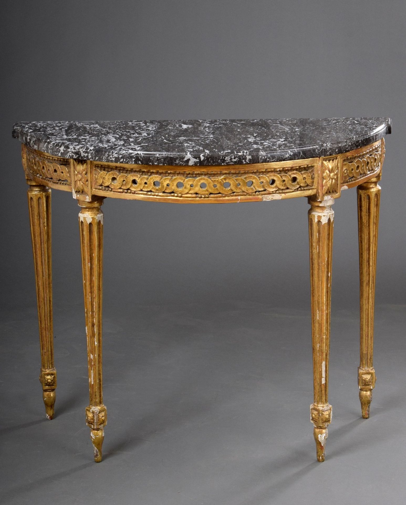 Elegante Louis XVI Demilune Konsole mit geschnitztem vergoldeten Gestell, durchbrochener Zarge und 