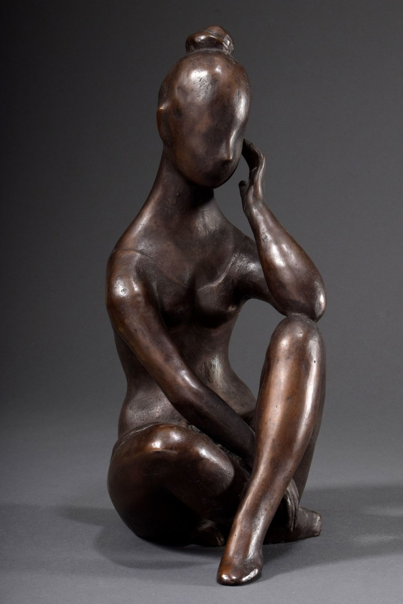 Mohr-Möller, Vera (1911-1998) "Sinnierender Akt", Bronze, sign., Guss: Barth/Elmenhorst, H.36cm