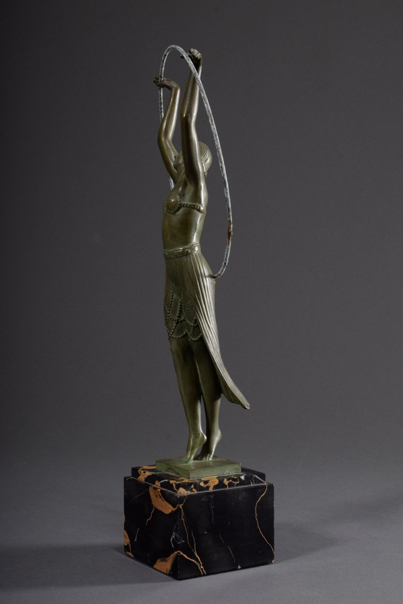 Charles, Laurent (?) "Art Deco Tänzerin", Bronze grün patiniert, Marmorsockel sign., H. 30/36,5cm,  - Bild 3 aus 8