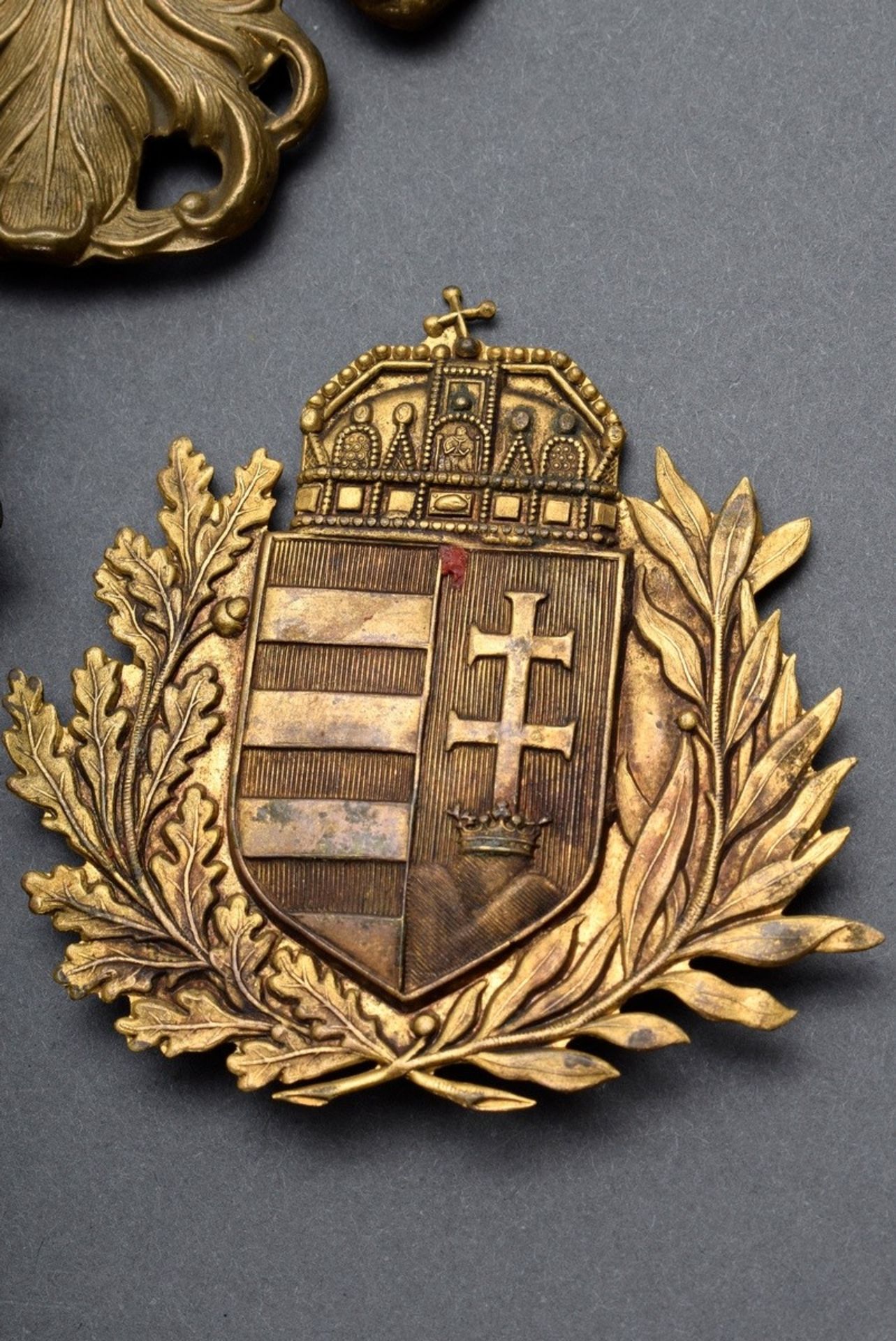 3 Diverse Abzeichen/Plaketten "Wappen Habsburg-Lothringen mit Monogramm FJI" (12x9cm), "Wappen Köni - Bild 4 aus 5
