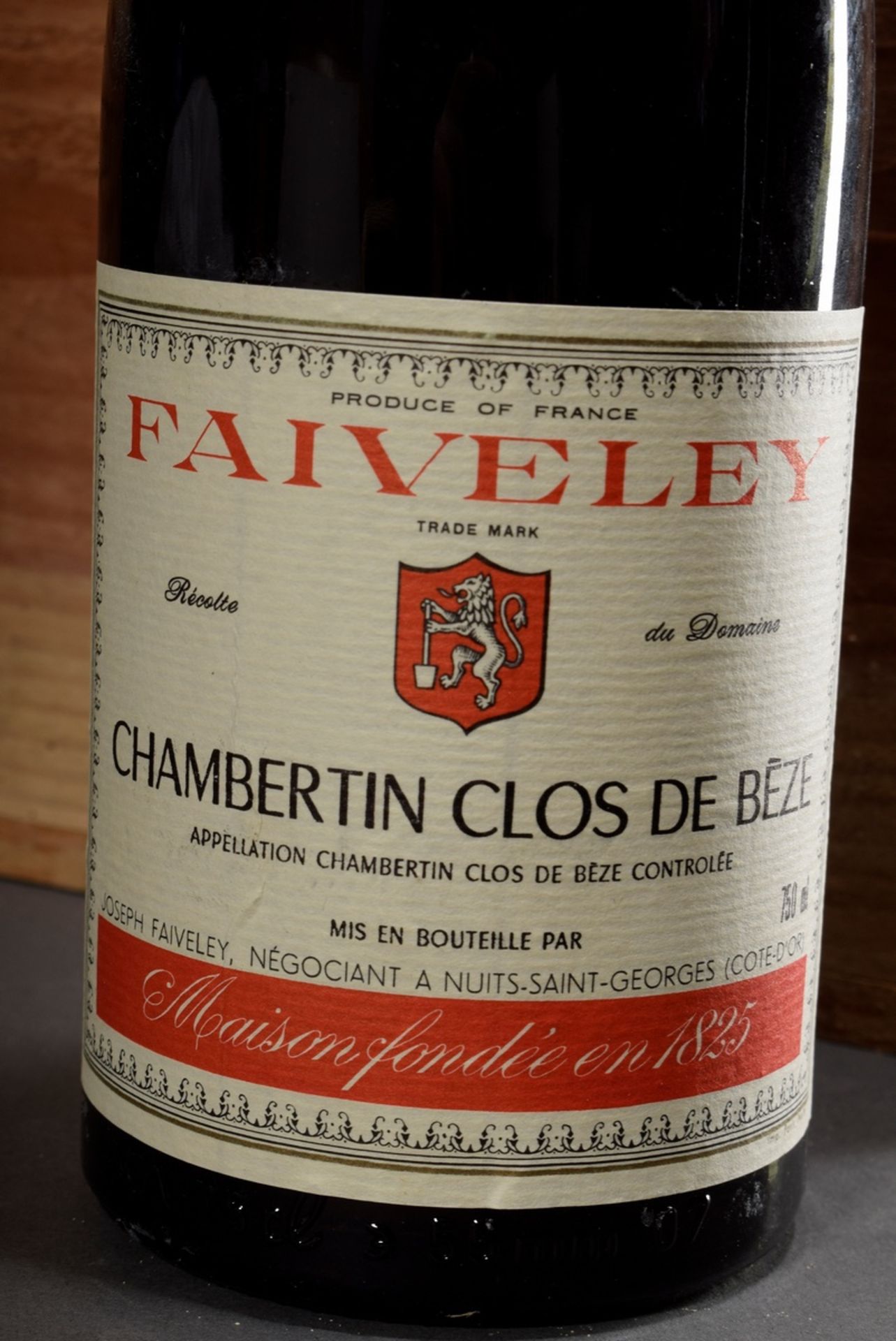 12 bottles 1983 Burgundy red wine "J. F. Chambertin", Clos de Beze, into neck to high fill, 0,75 l. - Image 4 of 11