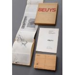 2 Beuys, Joseph (1921-1986) "Kassettenkatalog des Städtischen Museums Mönchengladbach zur Beuys-Aus