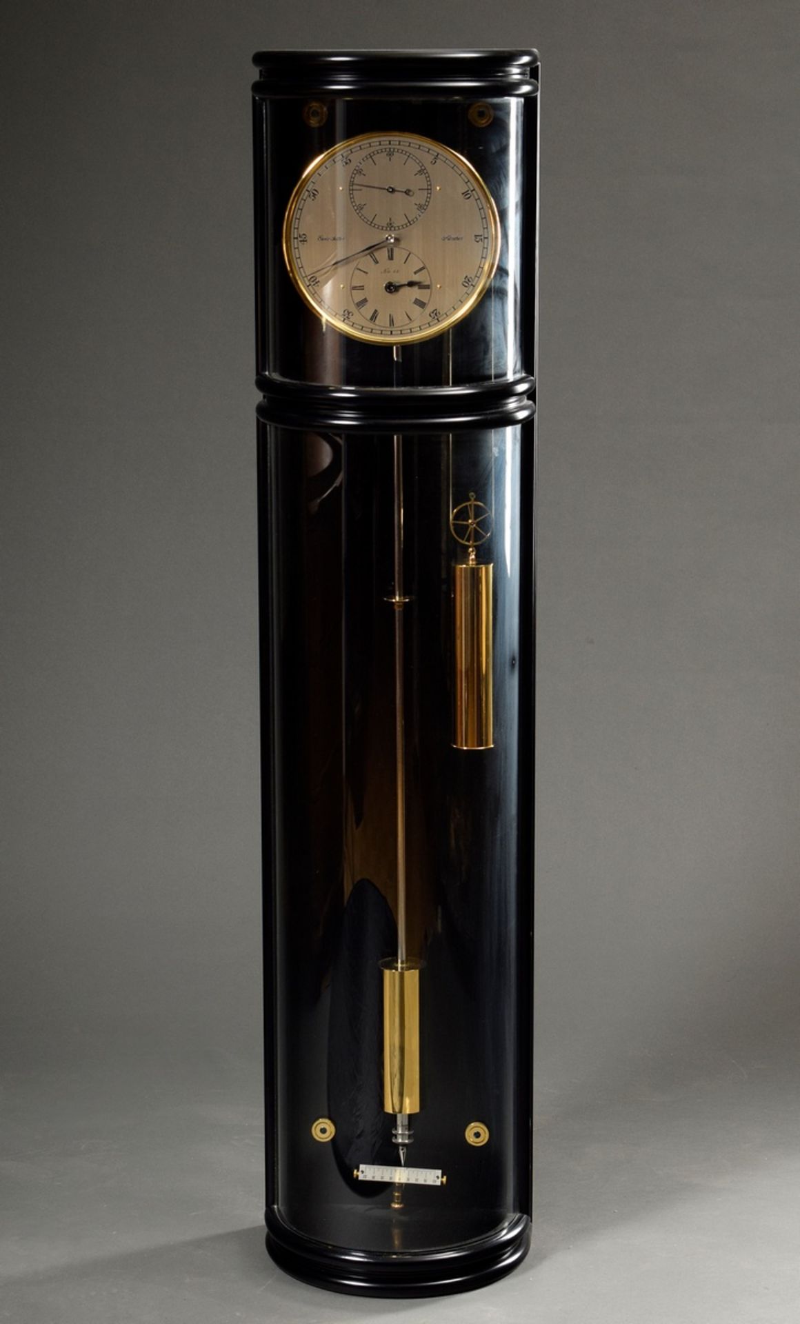 Erwin Sattler Präzisions-Pendeluhr mit Monatsgang, Modell 1900, Messing Präzisionswerk mit Gewichts