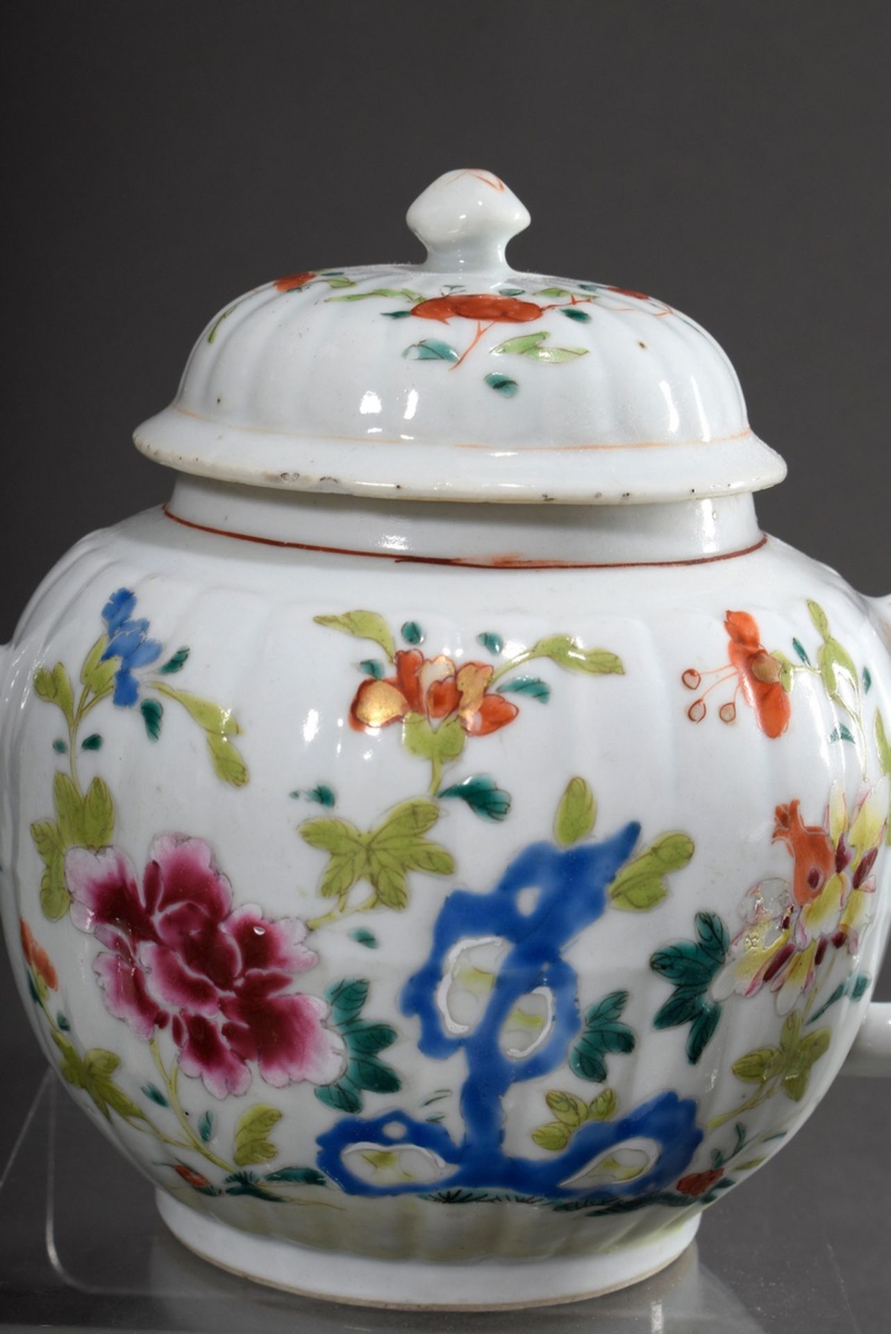 5 Various pieces of Chine de Command porcelain with different floral Famille Rose painting: 2 koppc - Image 2 of 14