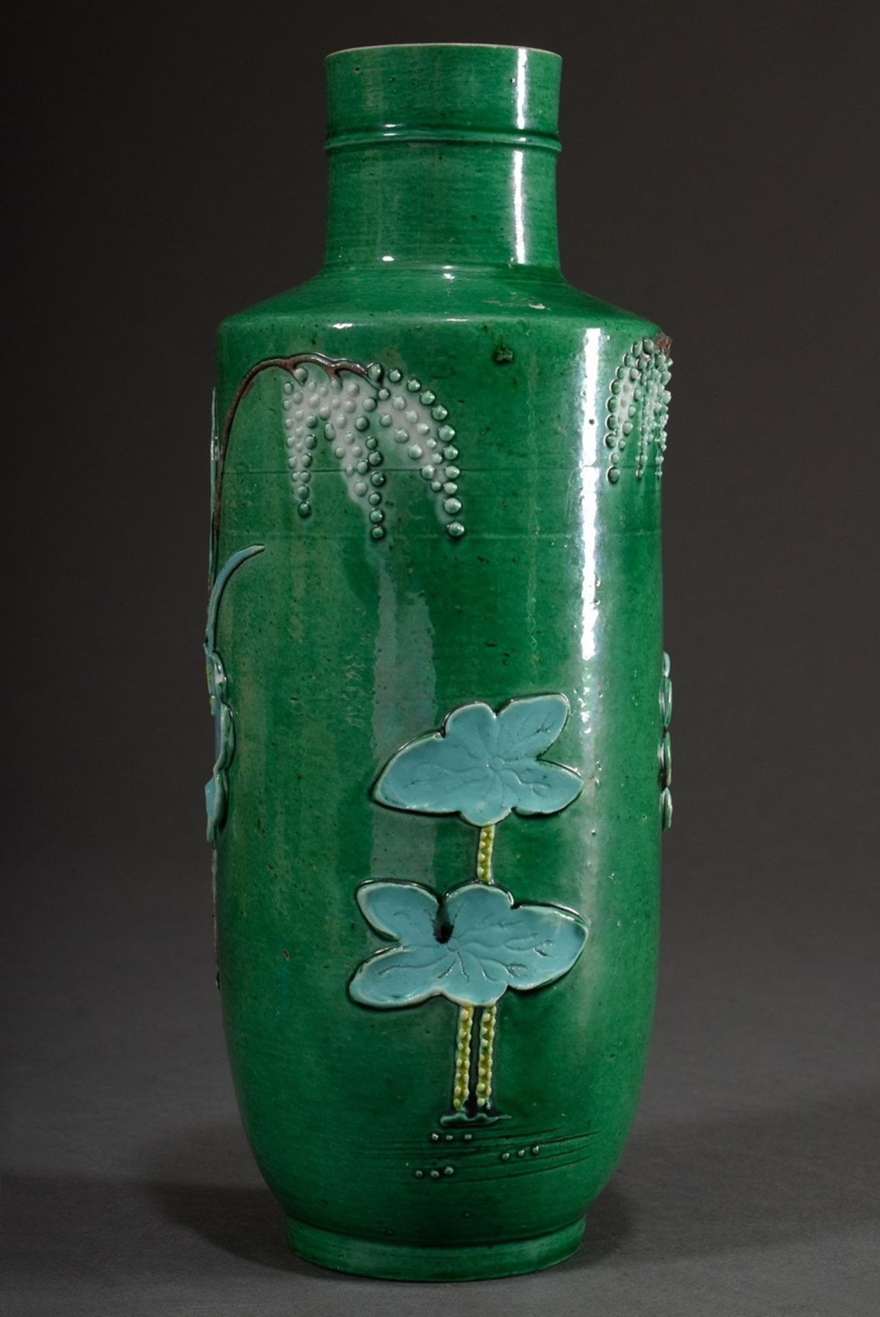 Enamel sur Bisquit Rolleau vase with Famille Verte painting "water bird between lotus blossoms", h. - Image 2 of 5