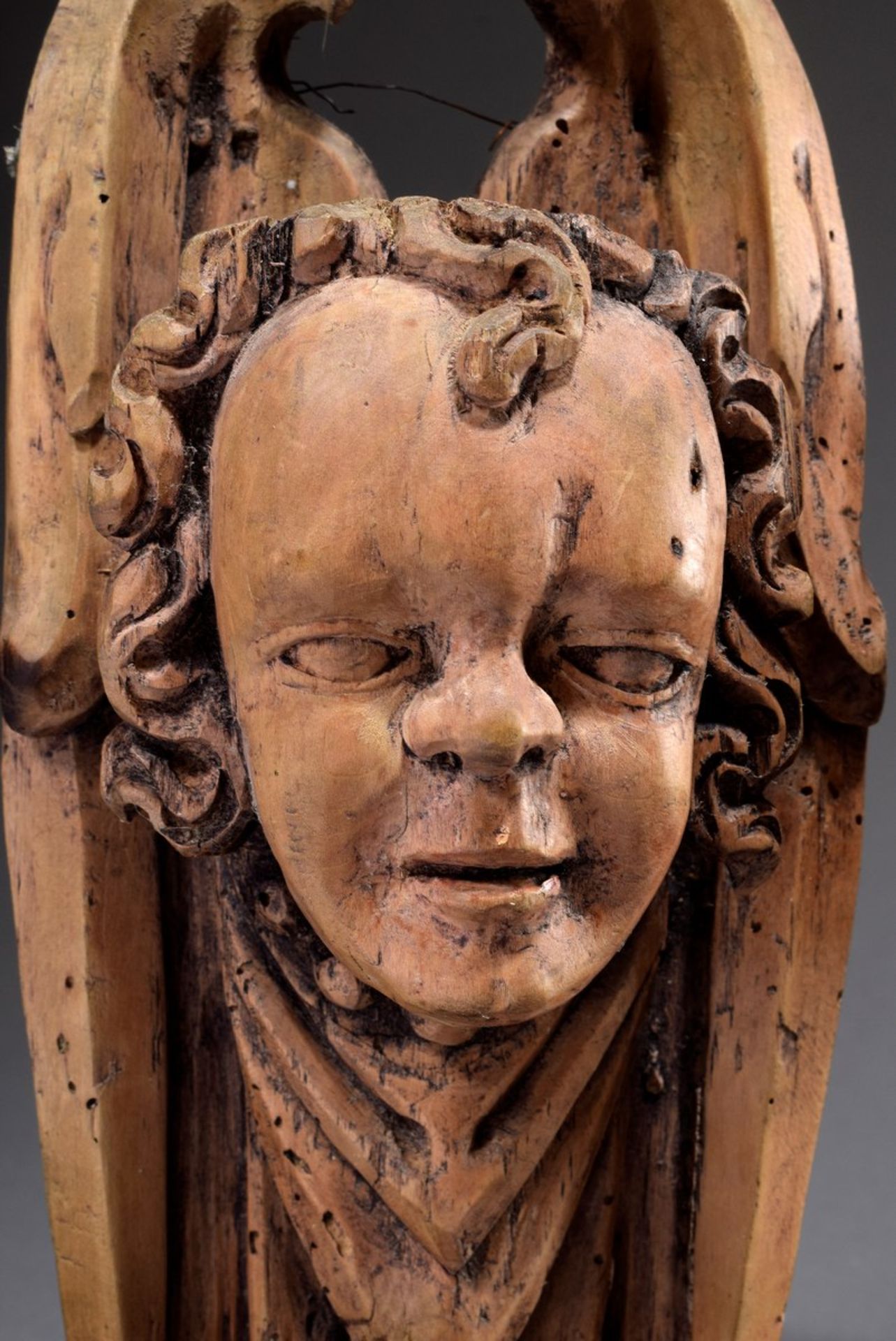Pair of winged late Renaissance angel heads, carved limewood, North German/Hamburg c. 1640, 36x16cm - Image 2 of 5