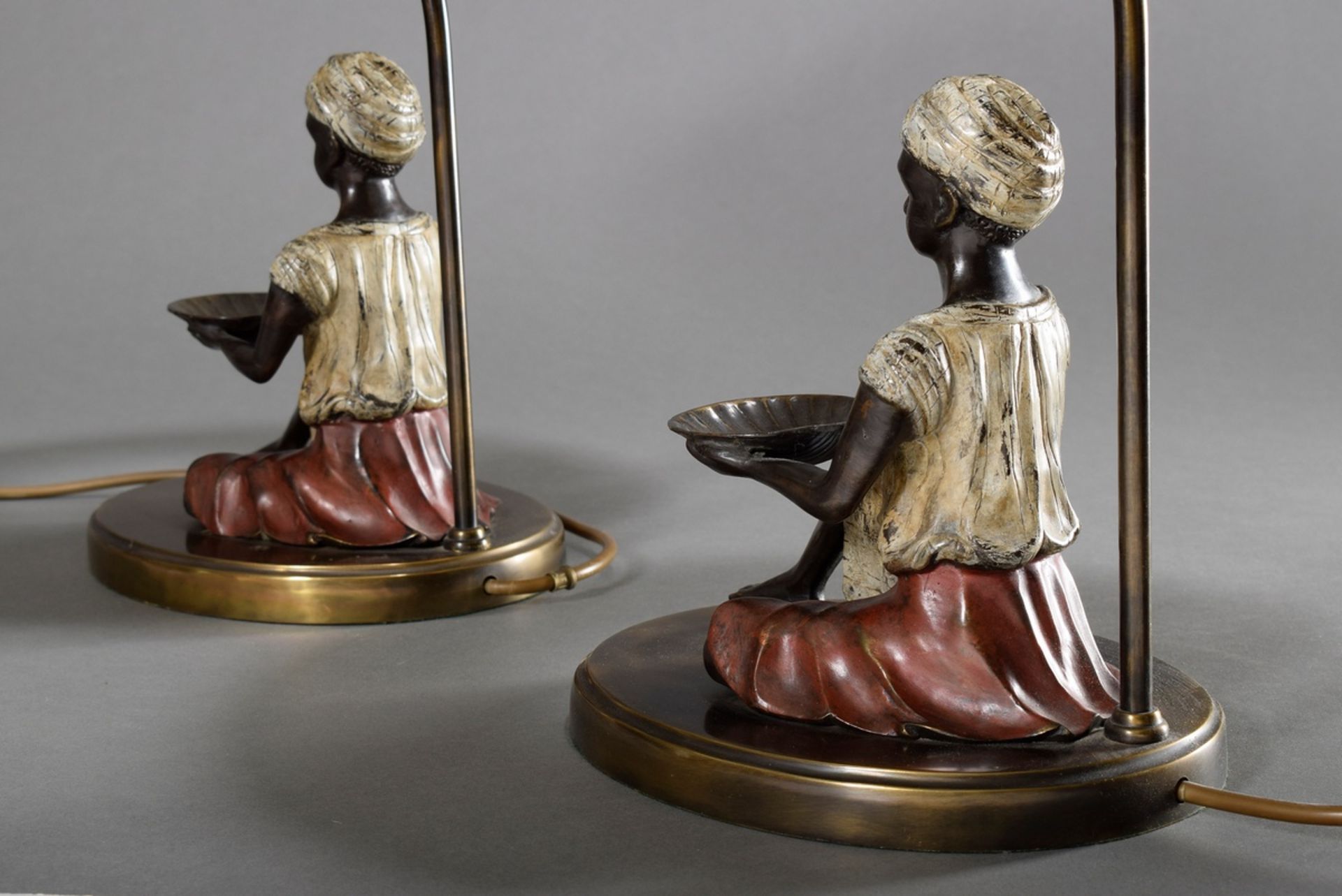 Pair of modern table lamps "Figures with shells", metal coloured, h. 47,5cm, slight scratches - Image 3 of 8