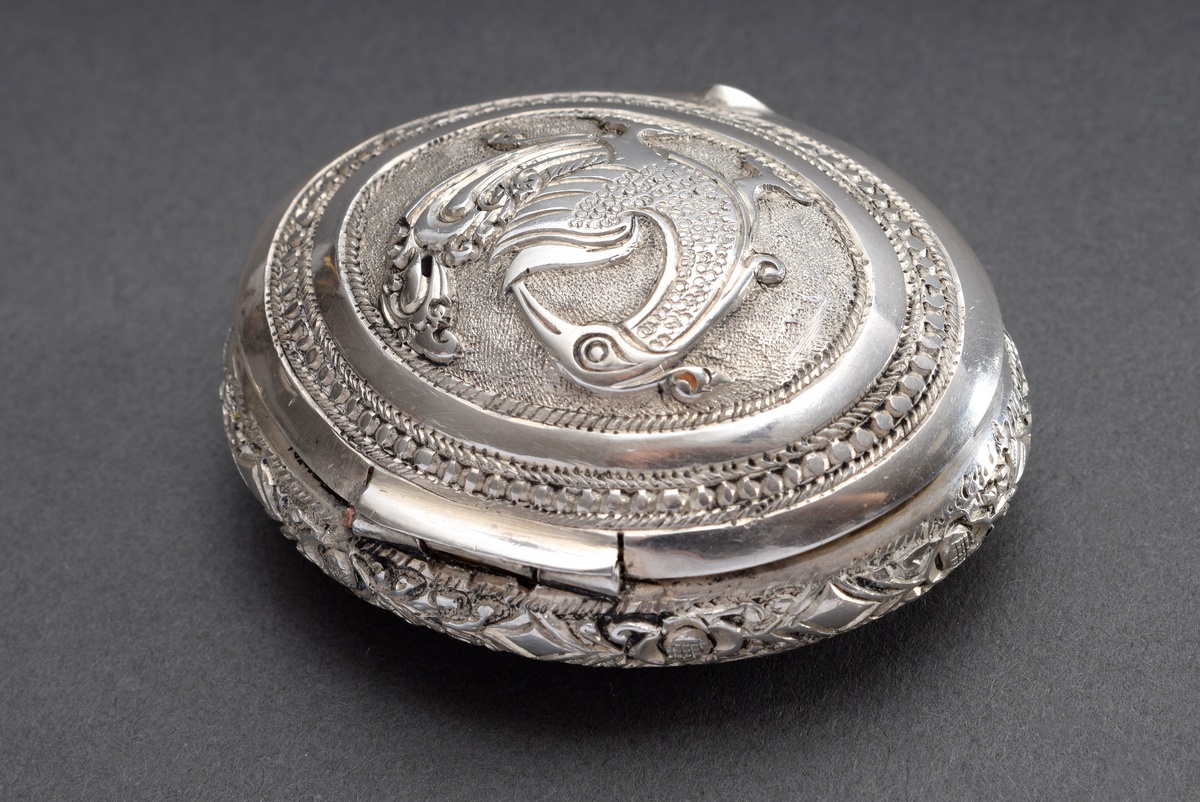 Ovale Pillendose mit Reliefdekor "Paradiesvogel und Ornamente", MZ: MKR, Indien, Silber, 36g, 2x6x5 - Bild 2 aus 4