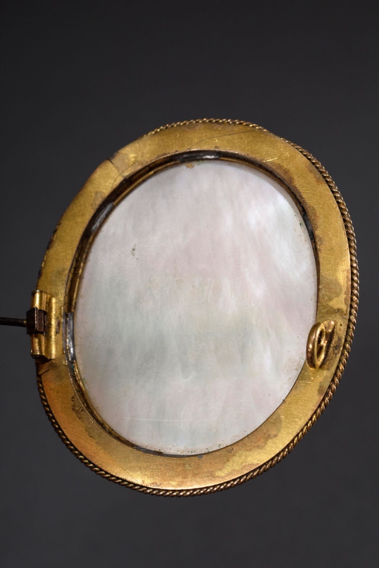 Fine painted miniature "Rococo Lady", gouache/ivory, mounted in an oval gilded brass frame as a pin - Image 2 of 2