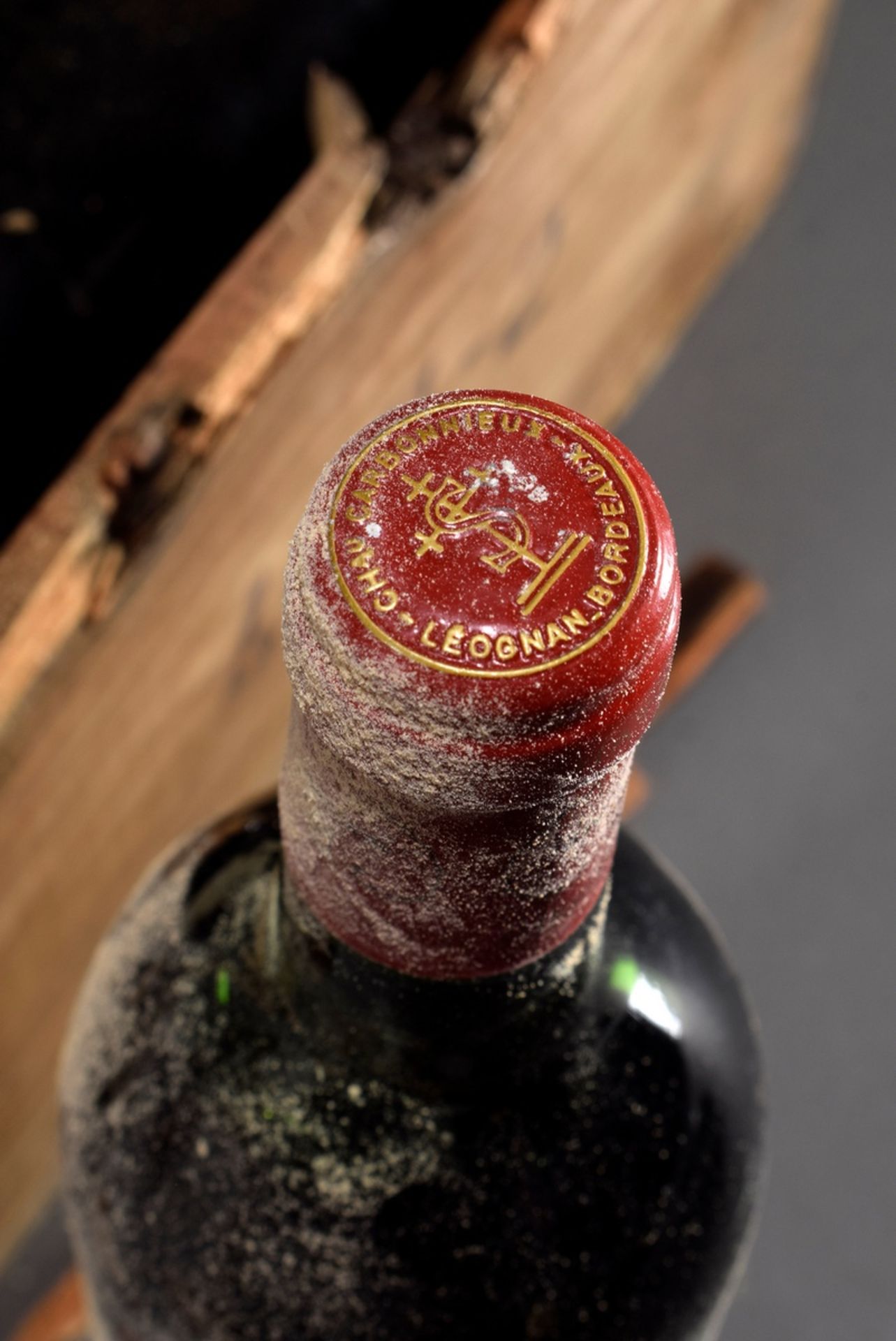 12 bottles 1983 Bordeaux red wine "Chateau Carbonnieux", Gand Cru Classée Graves, upper shoulder, 0 - Image 3 of 7