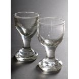 Paar kleine Weißrandgläser in schwerer Façon mit weißen Milchglas Rand, 19.Jh., H. 12cm, etw. berie