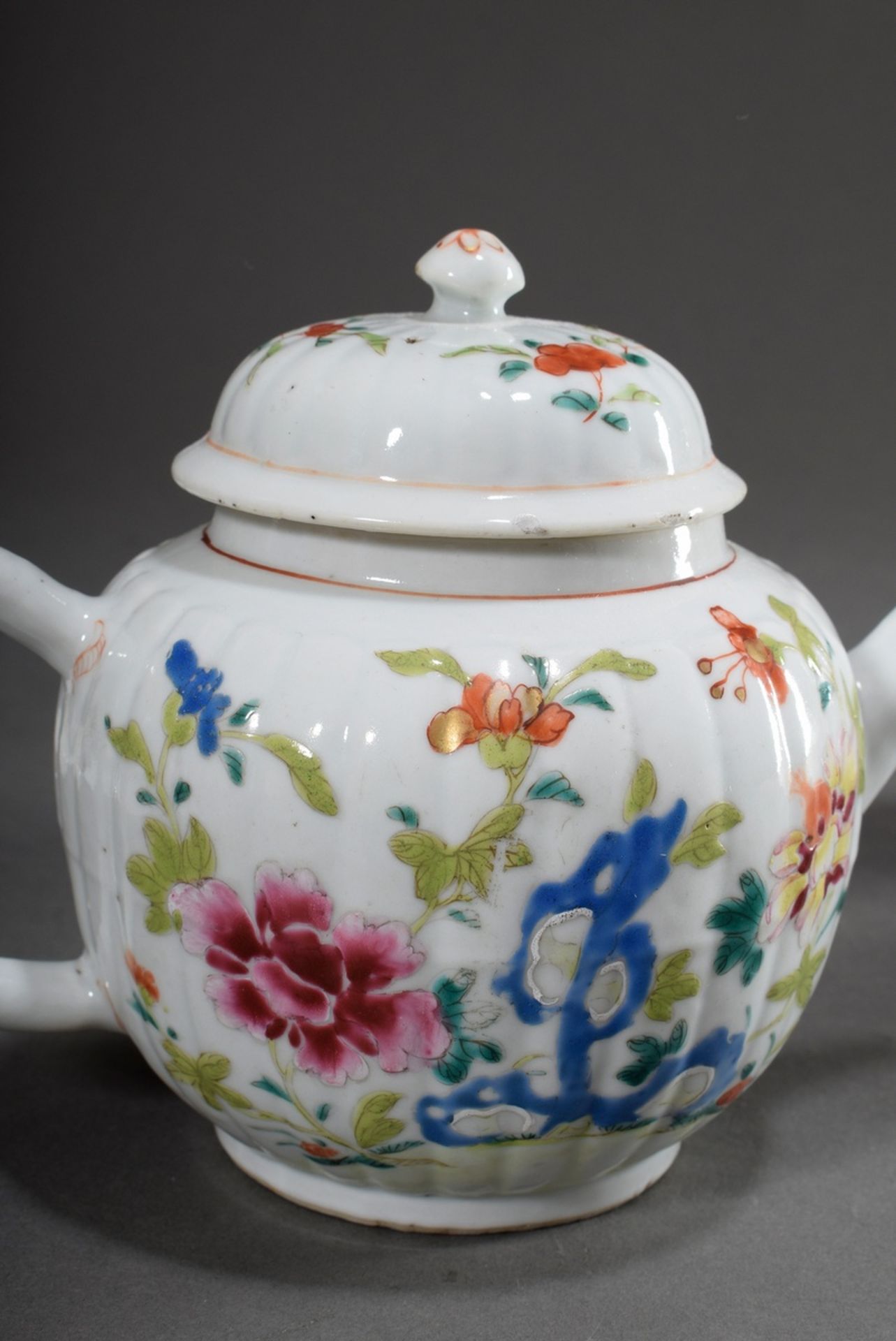 5 Various pieces of Chine de Command porcelain with different floral Famille Rose painting: 2 koppc - Image 11 of 14