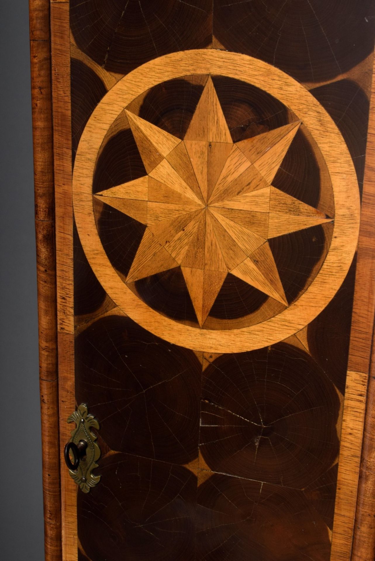 English Grandmother's Clock in veneered wooden case with turned columns on the sides, star inlays a - Image 7 of 11