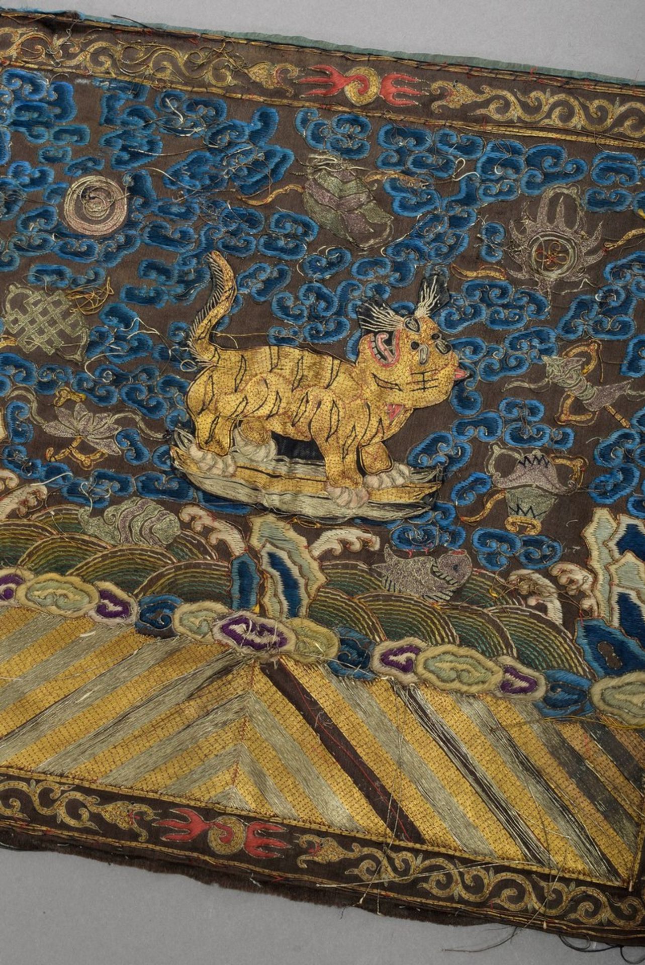 Mandarin insignia "Tiger", 4th military rank, Qing Dynasty, China 19th century, silk with gold thre - Image 2 of 7