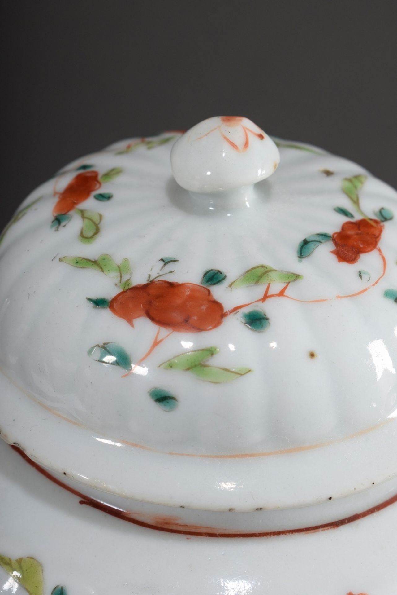 5 Various pieces of Chine de Command porcelain with different floral Famille Rose painting: 2 koppc - Image 6 of 14