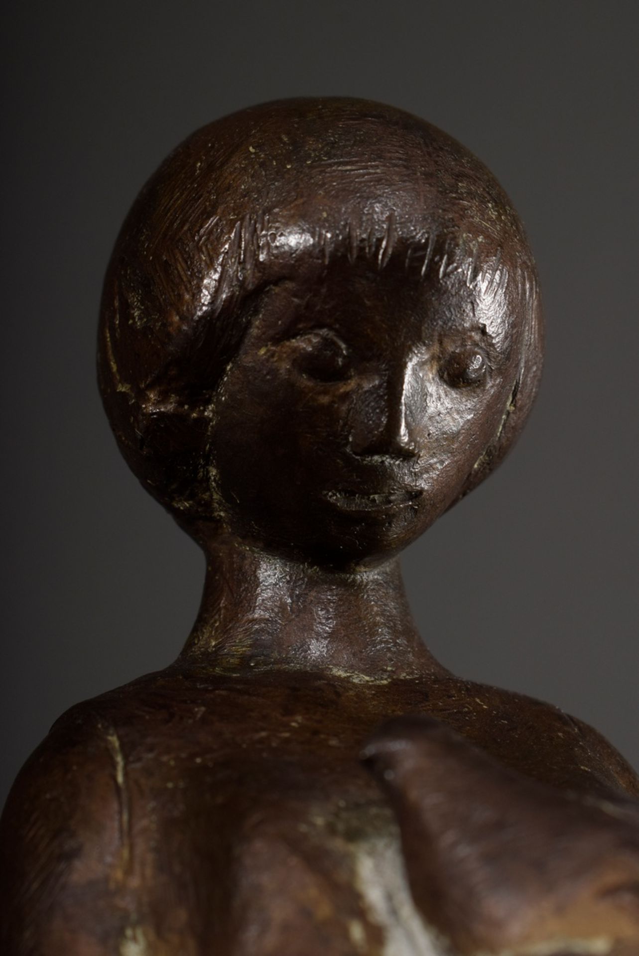 Pfab, Joern (1925-1986) "Little dove girl" 1957, bronze, 3 ex, cast Barth/Elmenhorst, WVZ No. 49, h - Image 4 of 8