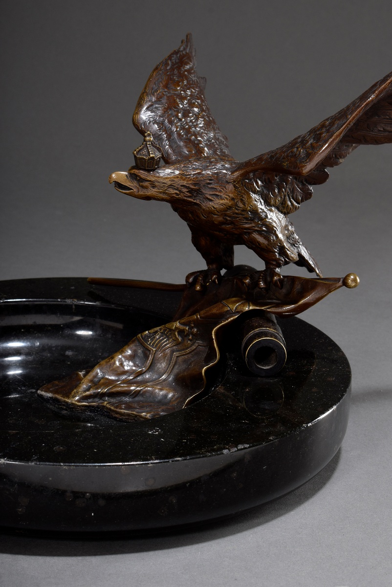Wilhelminian garnet-serpentine business card tray with fully sculptured bronze "Eagle with imperial