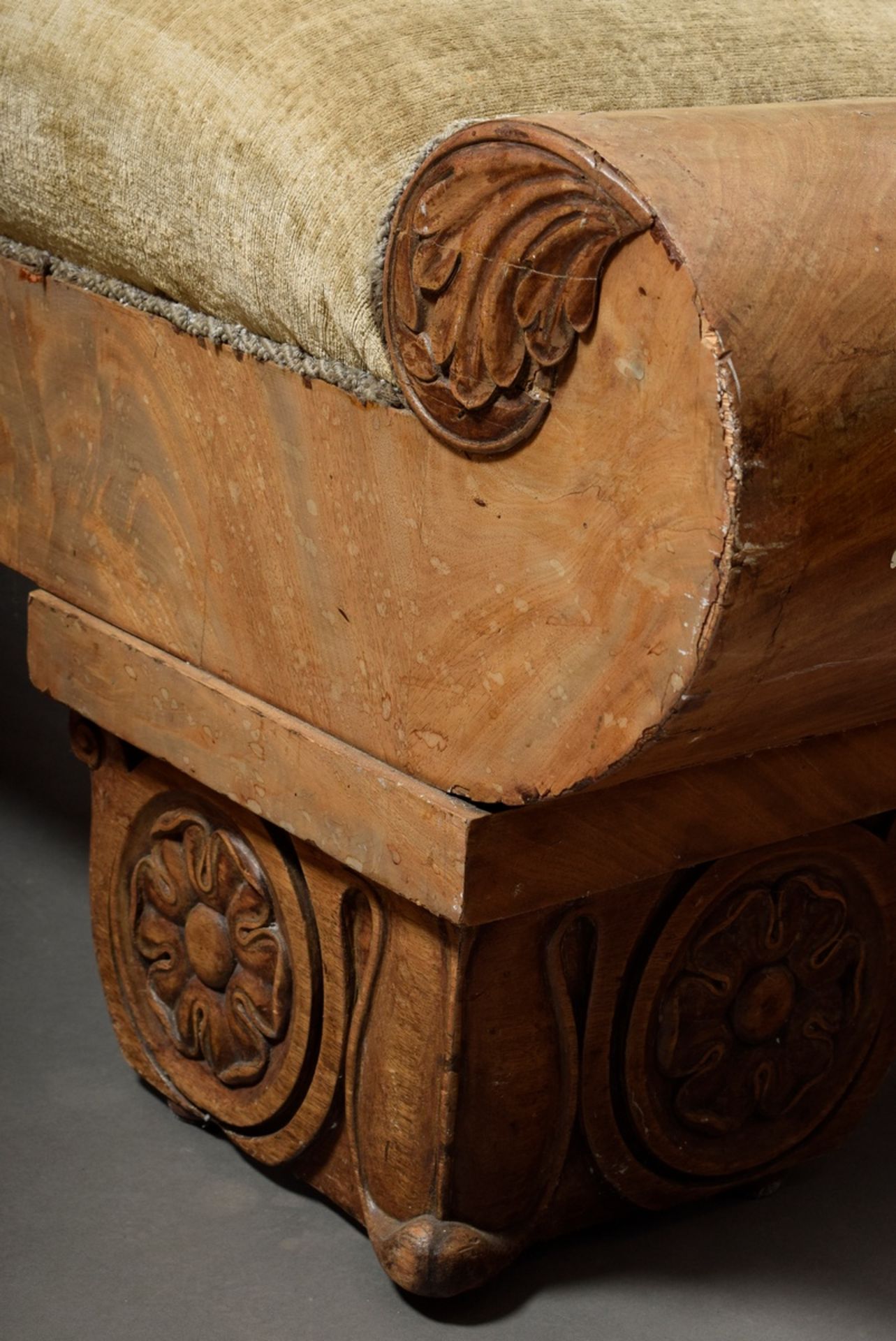 Empire récamière with sculpturally carved "eagle heads" and ornamentally worked feet, walnut veneer - Image 12 of 12